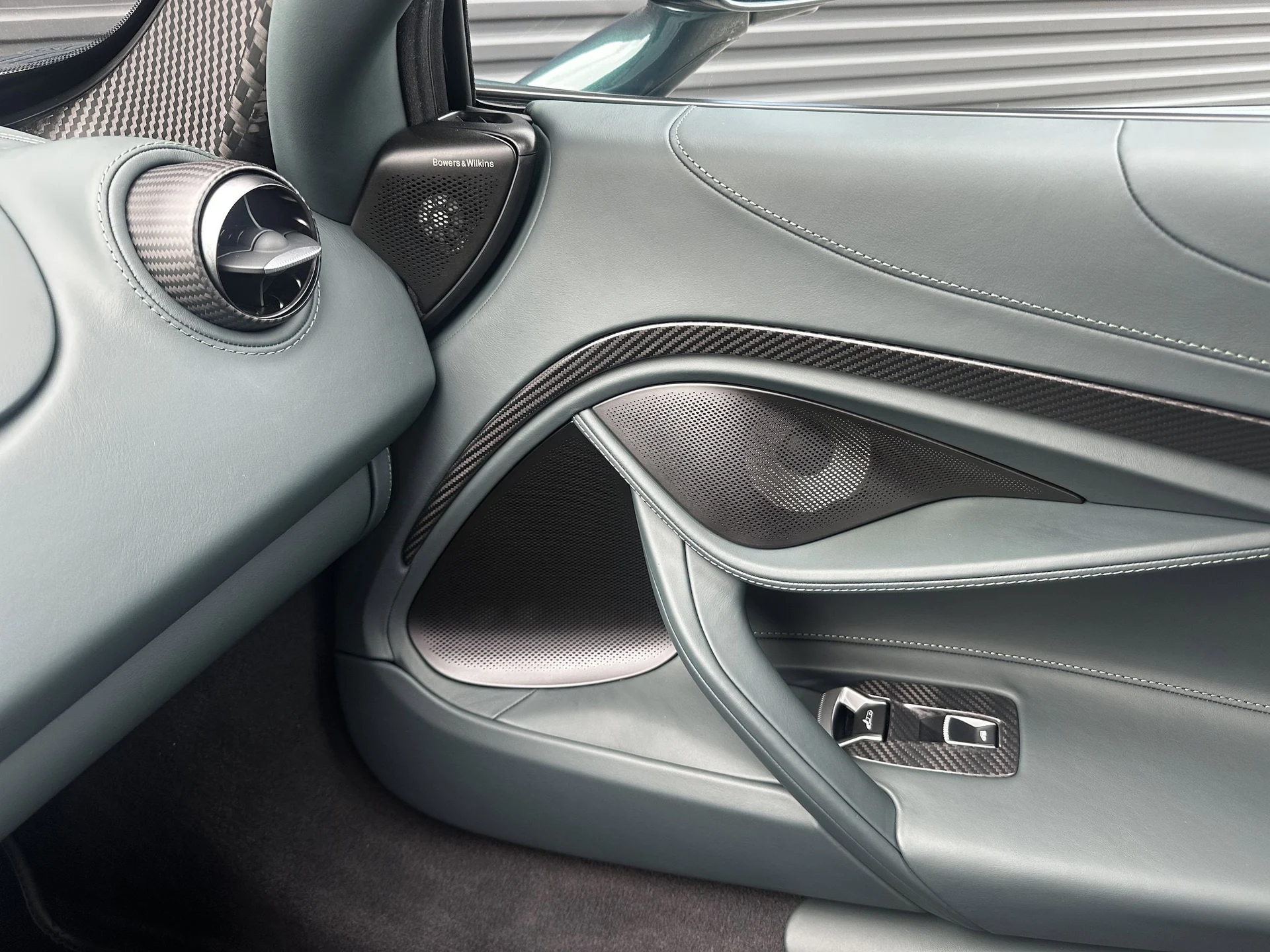 mph053_479342709_decca2825808a440c0b971662d67146ax_6d90f75f25