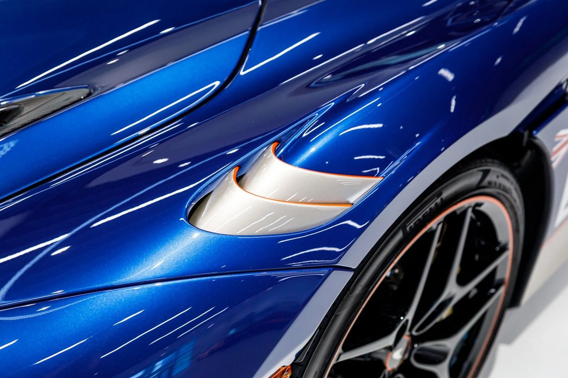 mph053_486567668_430_p54_l_9d8692d00e