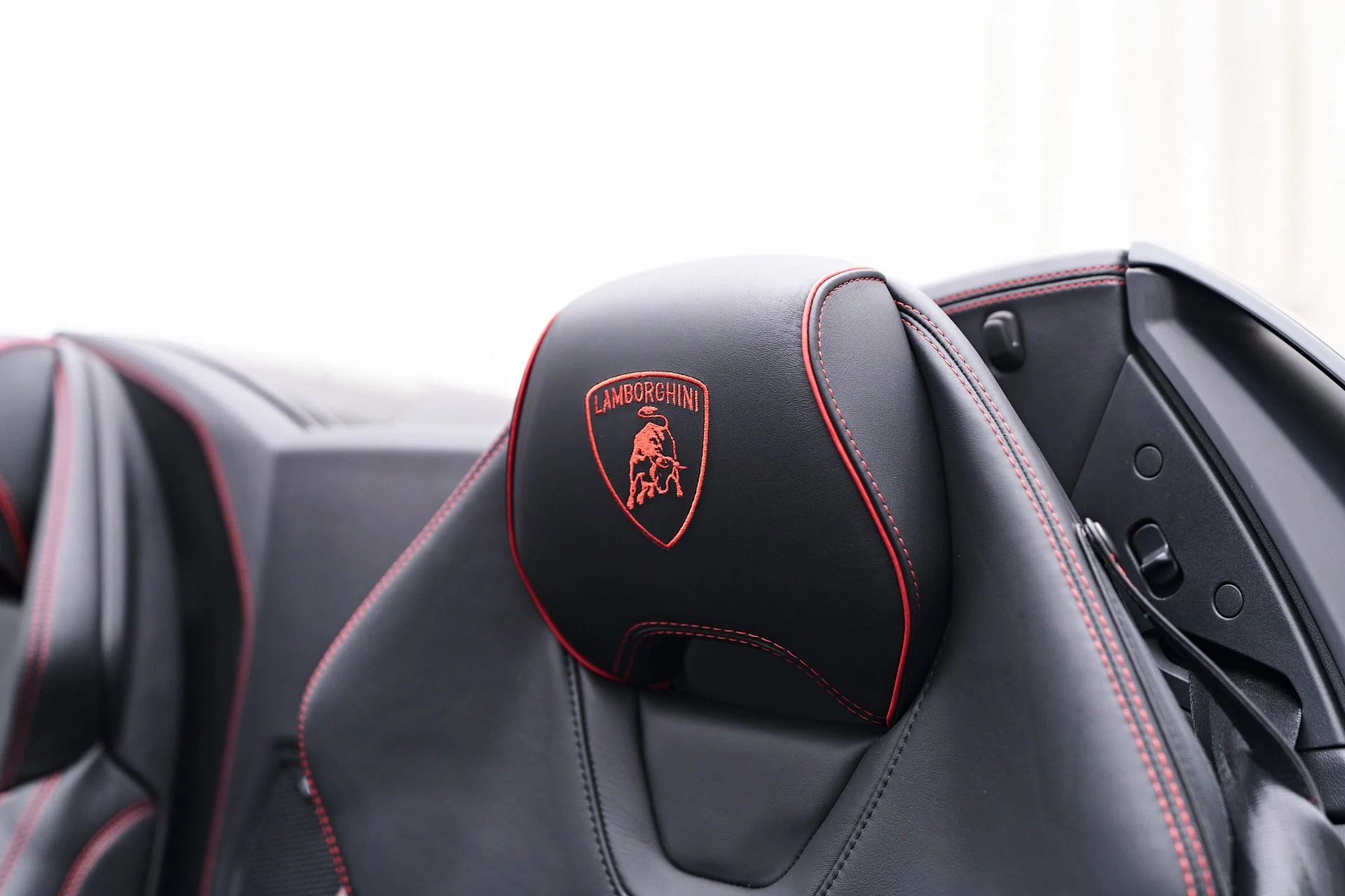 mph053_49431058_Used_2020_Lamborghini_Huracan_EVO_Base_1755655937_8f02643567
