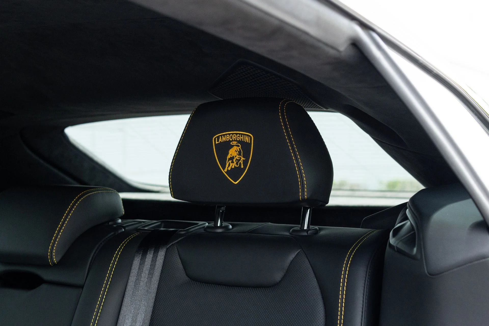 mph053_496941553_Used_2022_Lamborghini_Urus_1776127481_c97bdd5b1b