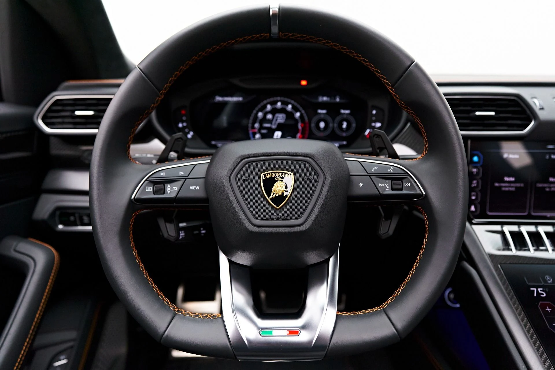 mph053_507526179_Used_2022_Lamborghini_Urus_1708452326_77360b7318