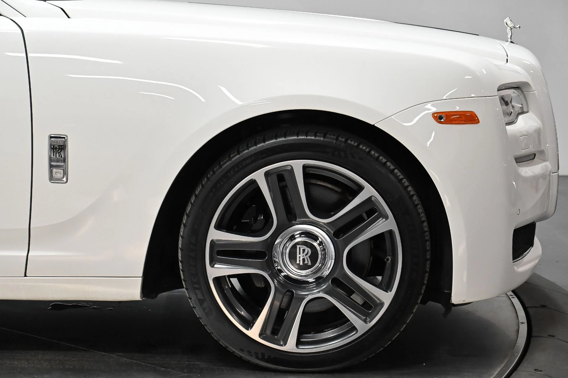 mph053_533373506_Used_2017_Rolls_Royce_Ghost_1749695060_ec01079fc5