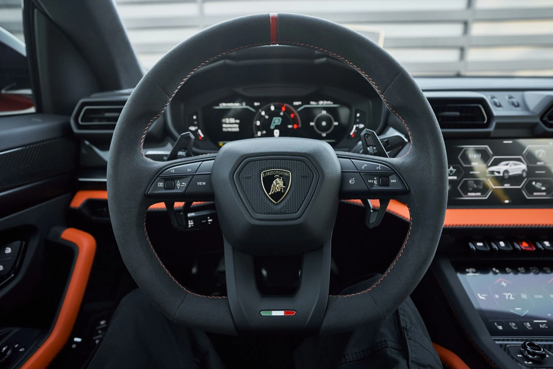 mph053_574511084_Used_2025_Lamborghini_Urus_SE_1763680399_739737c0bf