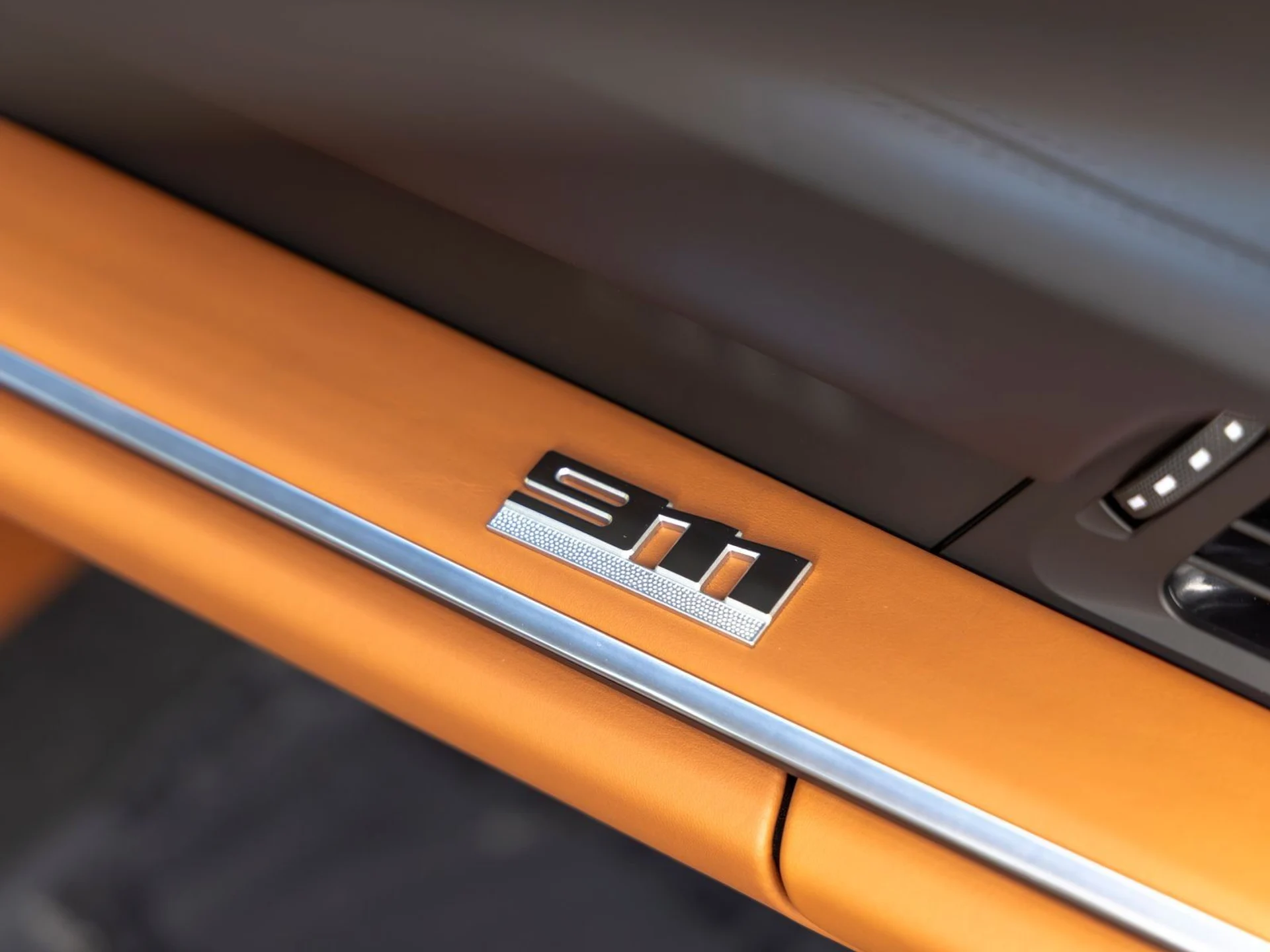 mph053_581044885_54_5f073b8c65