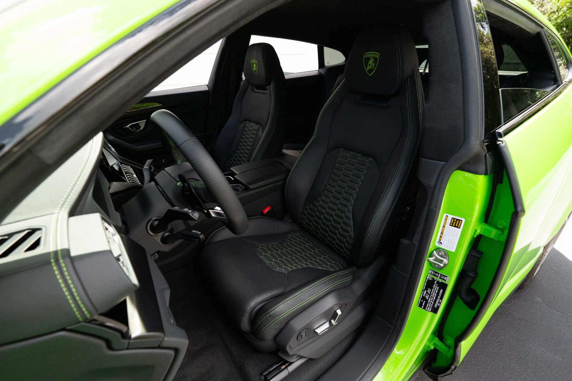 mph053_595233349_Used_2023_Lamborghini_Urus_S_1758835388_f899e10eb0