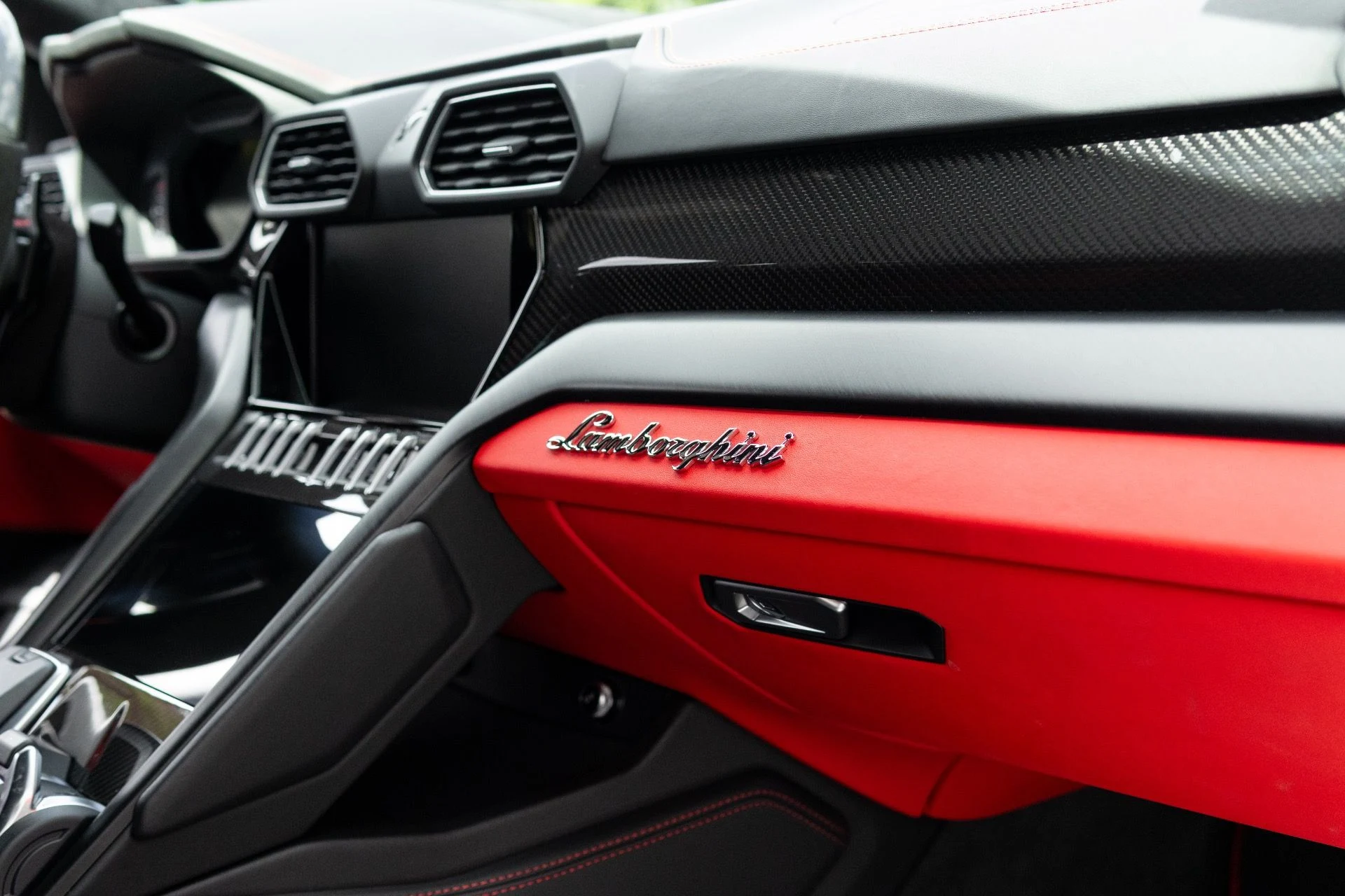 mph053_642081565_Used_2022_Lamborghini_Urus_1773951324_a4f4df37d7