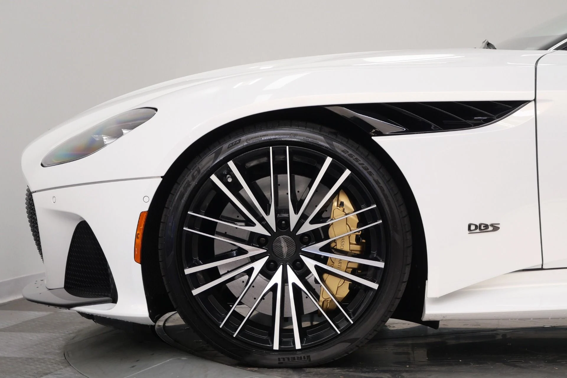 mph053_65302299_Used_2022_Aston_Martin_DBS_Superleggera_Volante_715_Horsepower_Low_Miles_Two_Tone_Interior_1780071319_dce89e44b3