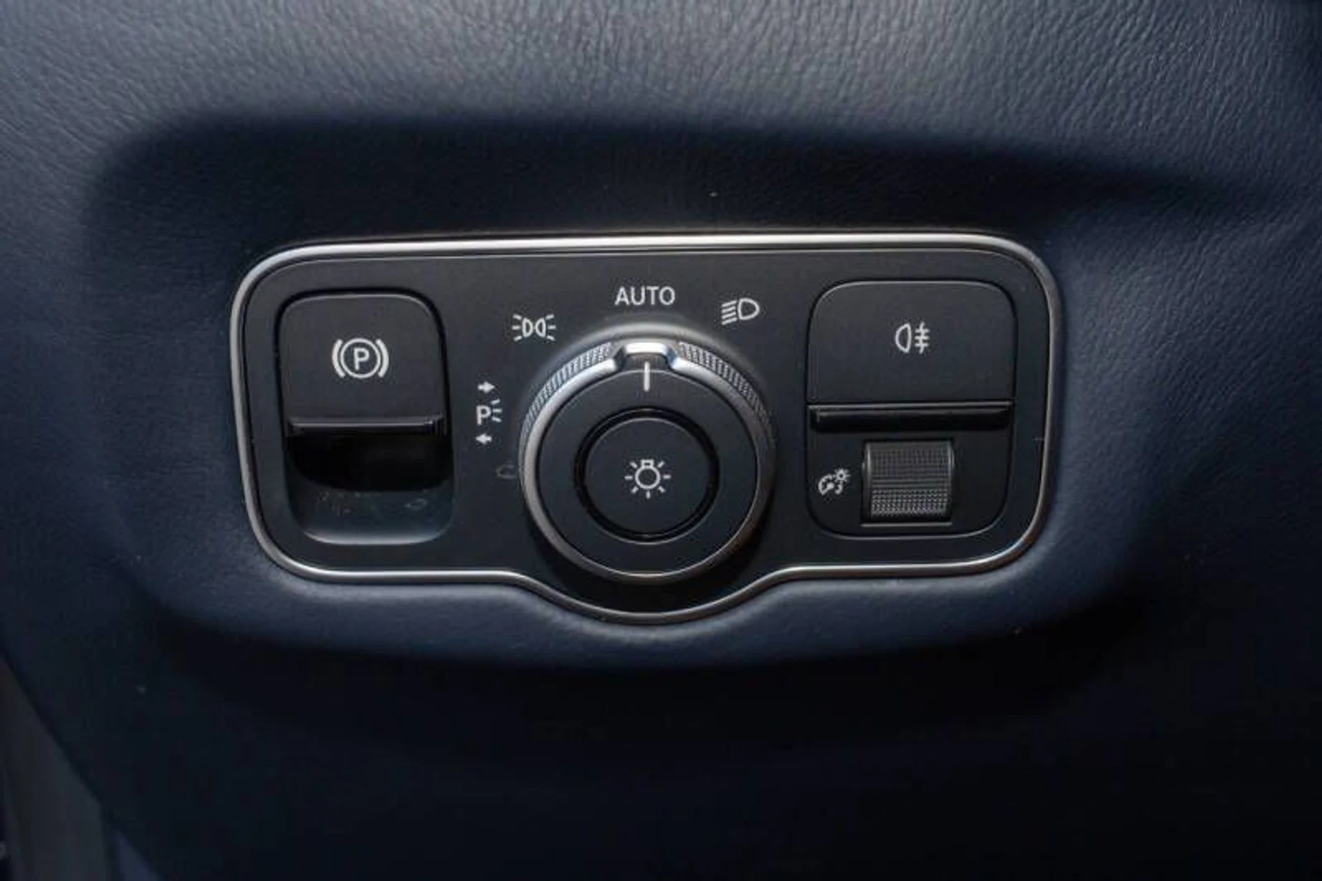 mph053_682069430_2020_aston_martin_vantage_base_2dr_coupe_4fd05a41e9