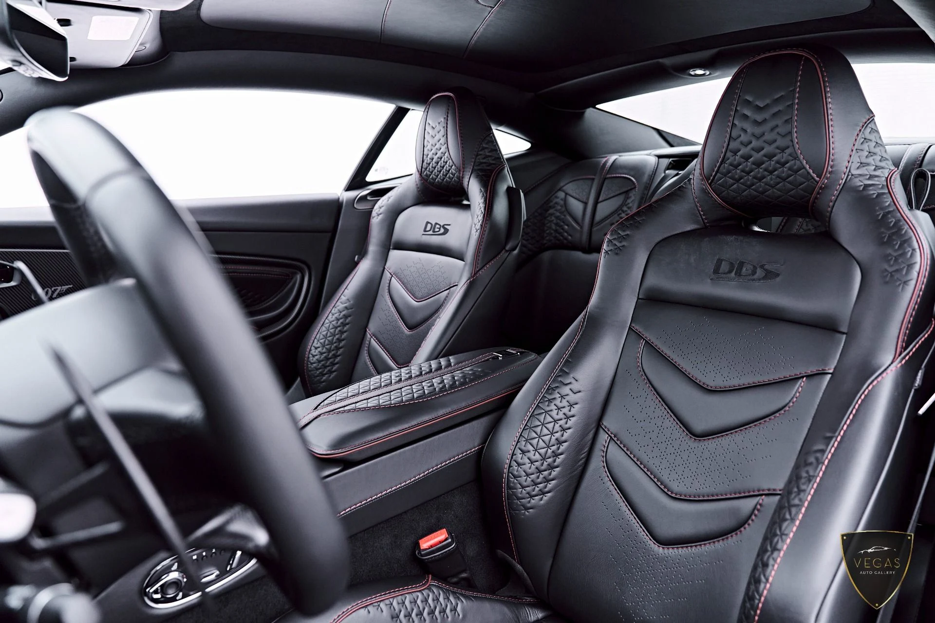 mph053_71546911_Used_2021_Aston_Martin_DBS_Superleggera_1785181570_6586d40522