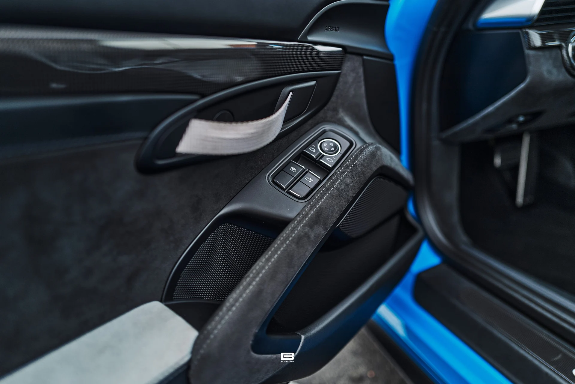 mph053_71739030_69d6841e4dc8020605adffec_L1200367_58fa12d47d