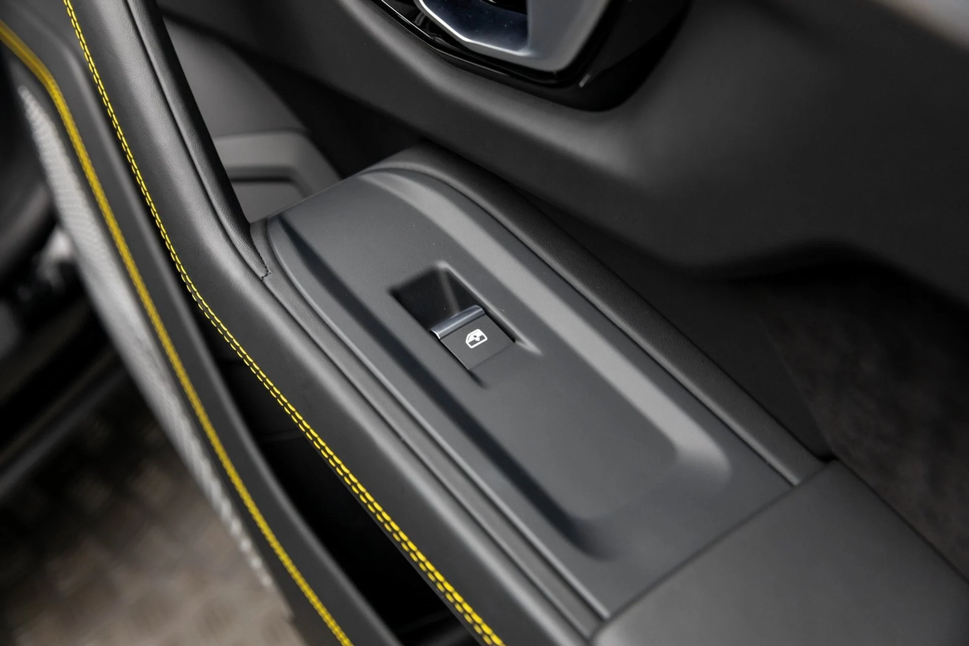 mph053_76178899_54_9f48919910