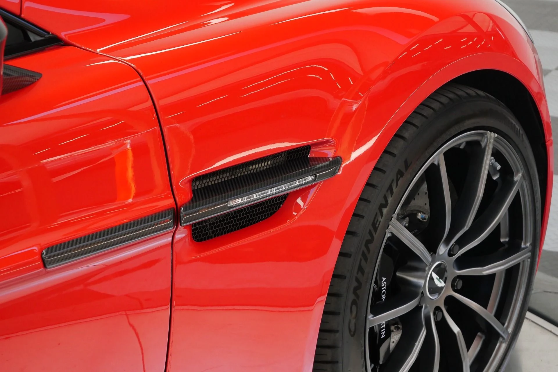 mph053_823705556_Used_2014_Aston_Martin_Vanquish_AML_Color_V12_Power_Awesome_Sound_1781289634_cb283654ee