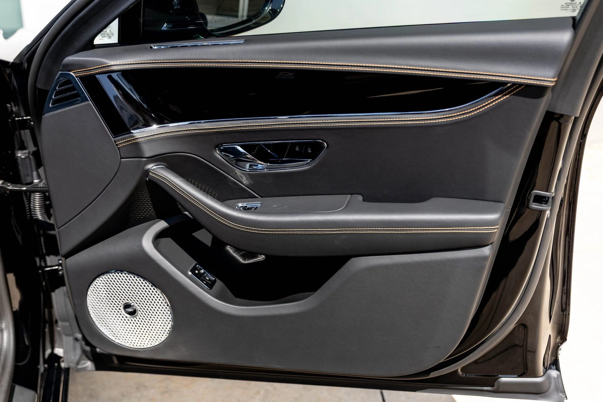 mph053_839129922_Hi_Tech_Luxury_Imports_LLC_SCBBP_6_ZG_8_SC_022680_image_53_916a973ade