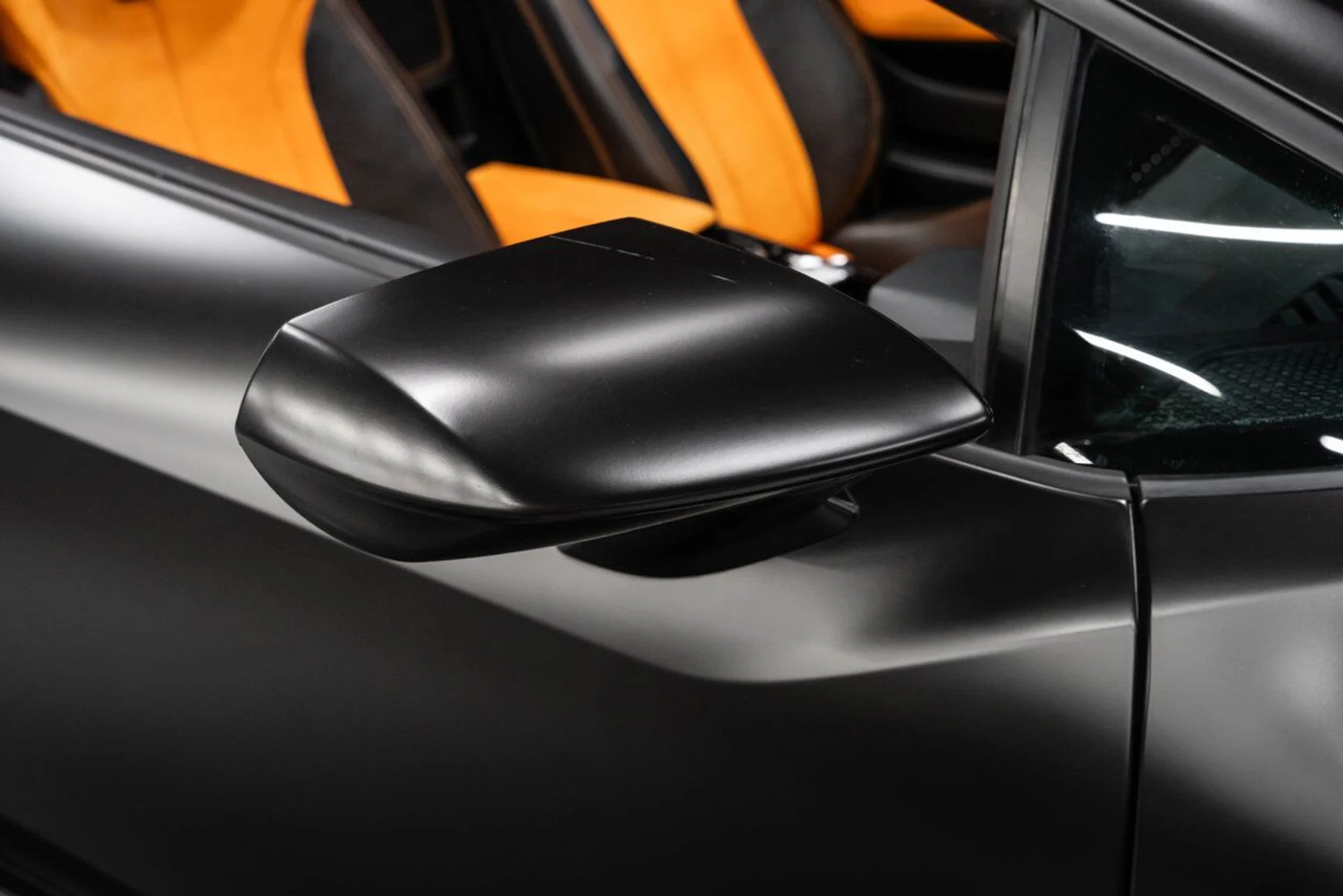 mph053_840517565_lamborghini_huracan_2016_e85bc0477a