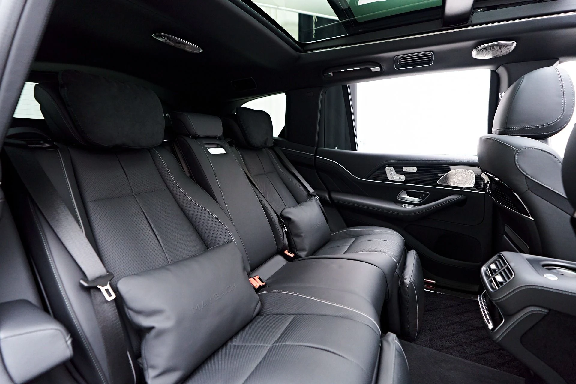 mph053_874099209_Used_2023_Mercedes_Benz_GLS_Maybach_GLS_600_1762799282_1c1eed8e5e