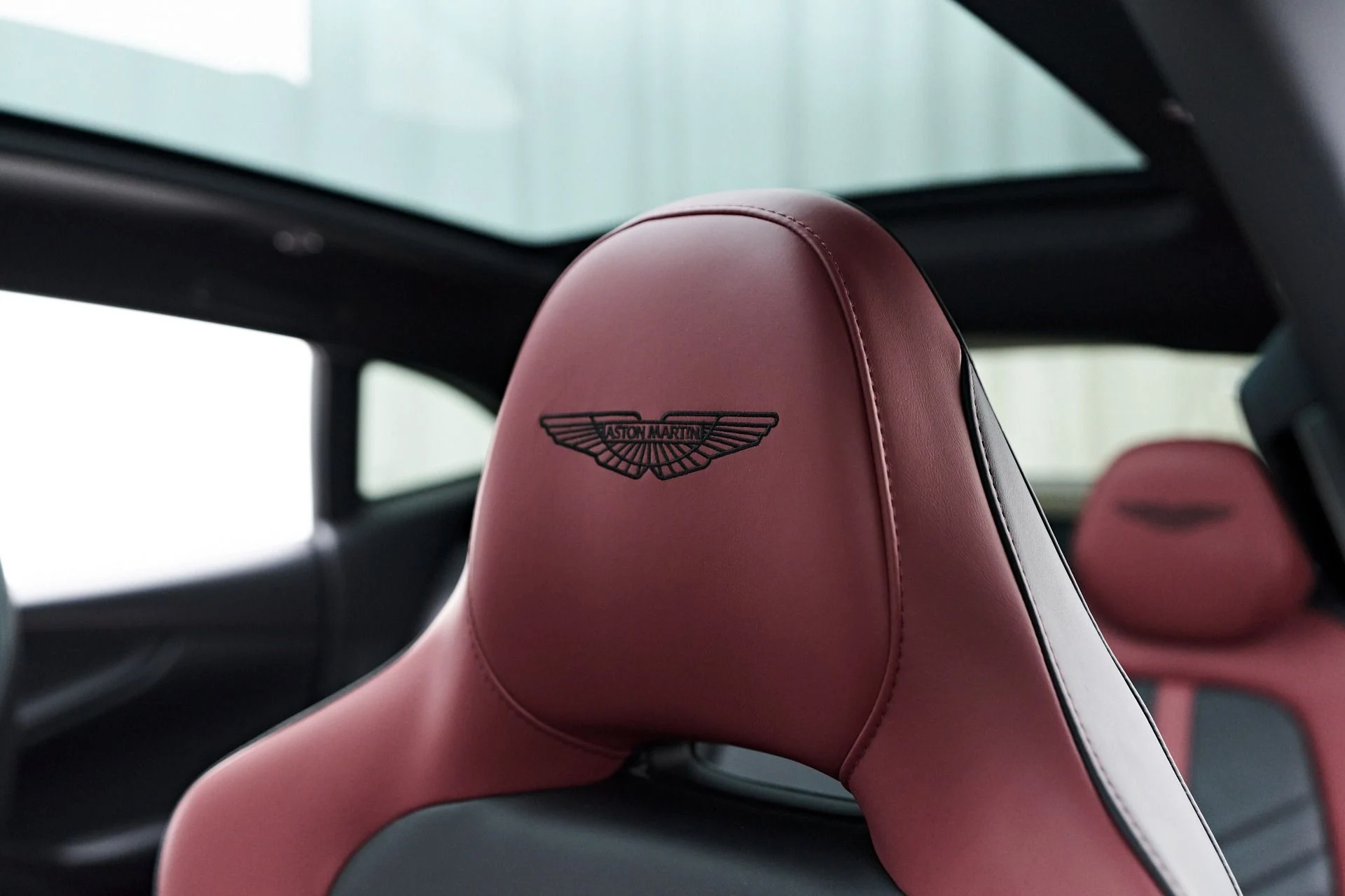 mph053_884514385_Used_2023_Aston_Martin_DBX_707_1754786768_ea2610af9b