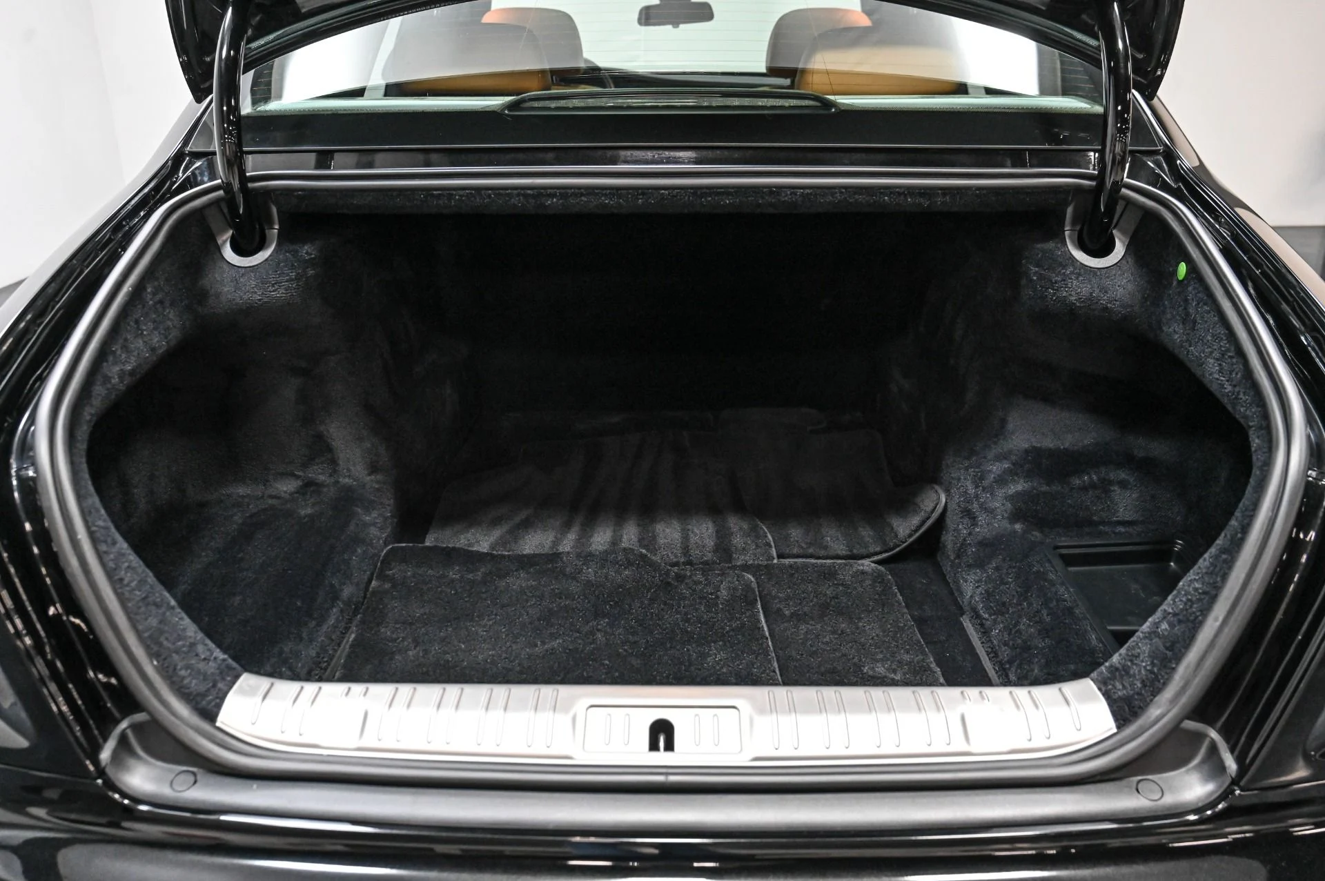 mph053_916422936_Used_2015_Rolls_Royce_Ghost_Base_1723921602_b449e6e4ba