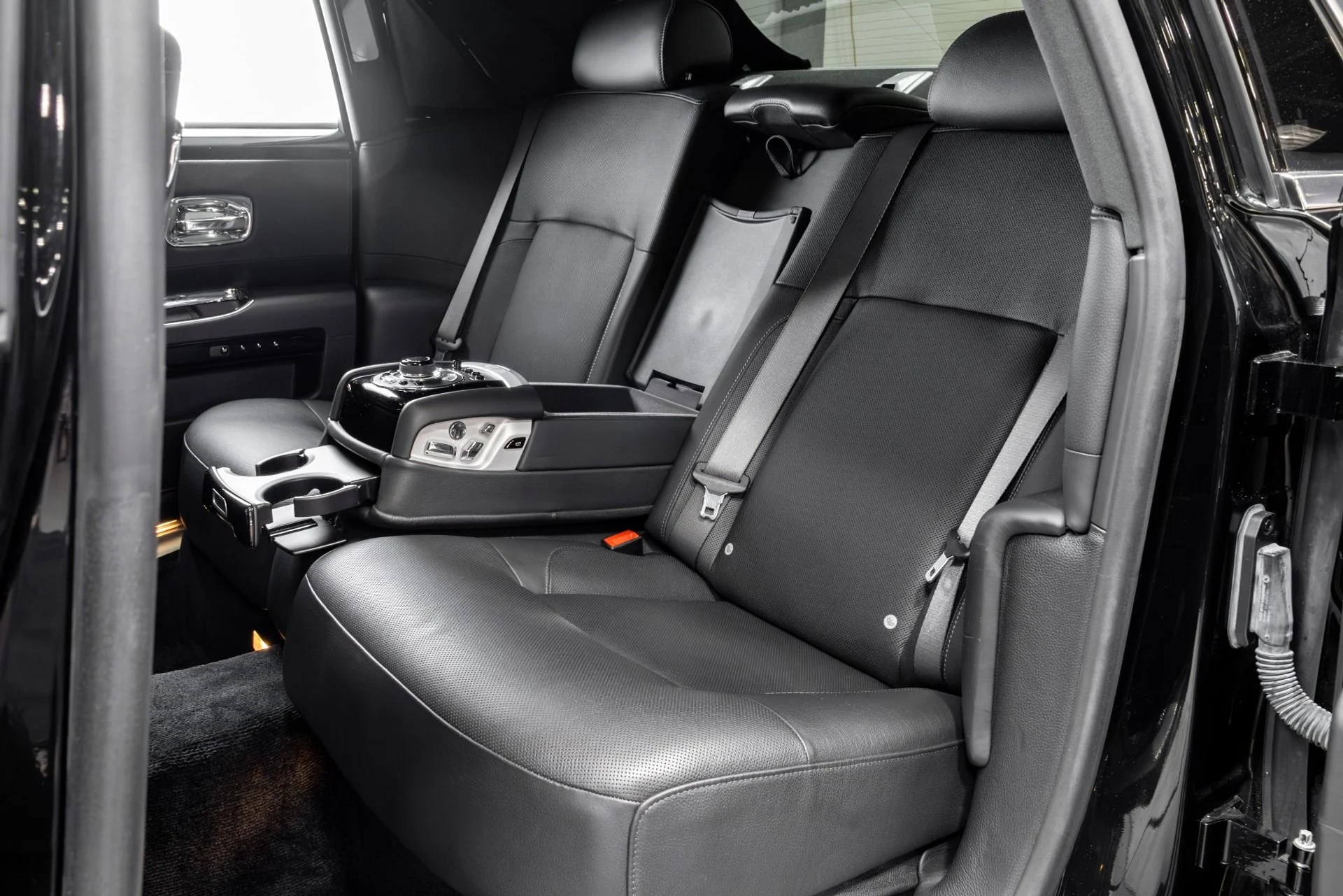 mph053_944613522_Used_2011_Rolls_Royce_Ghost_Base_1762877304_f96adafb37