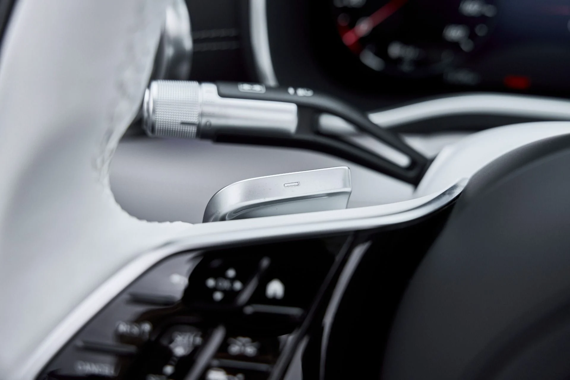 mph053_979795554_Used_2026_Mercedes_Benz_SL_Class_Maybach_SL_680_1767218159_f8afec1510