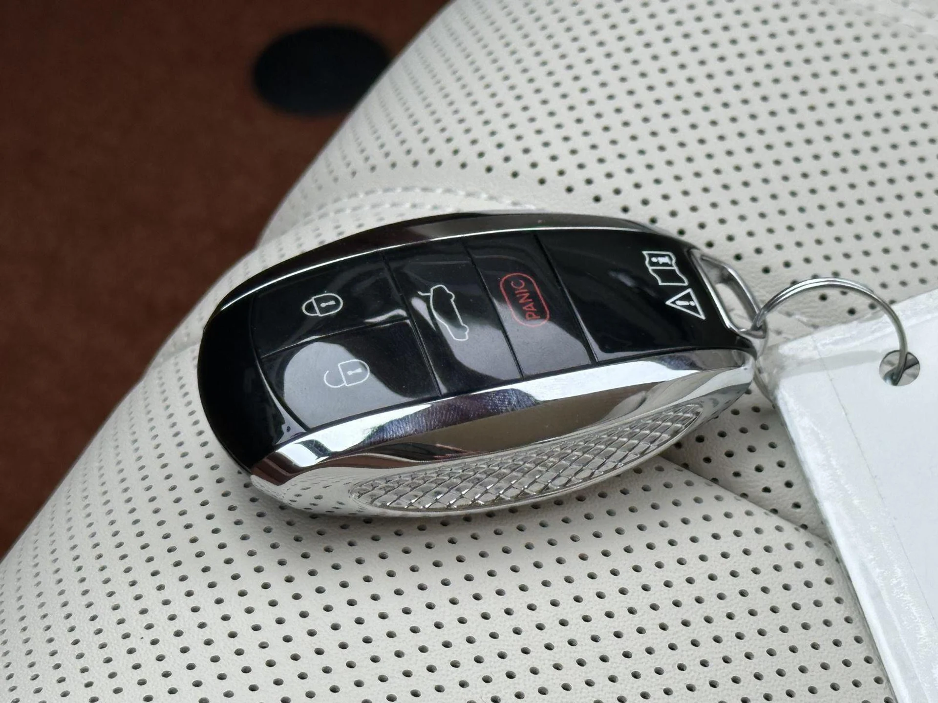 mph053_987496358_317888c9aac7b2056fd7b6034c175110_96f1ae3449