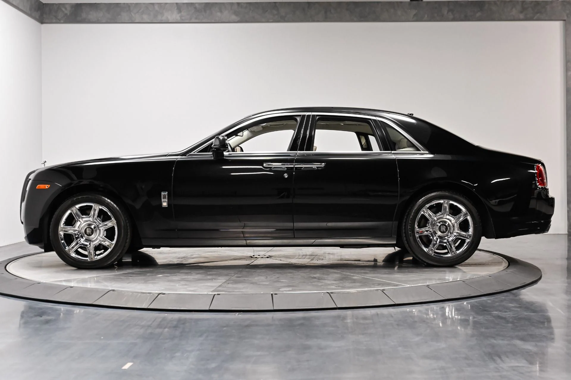 mph053_990505964_Used_2012_Rolls_Royce_Ghost_Base_1789141578_99a4cd217e