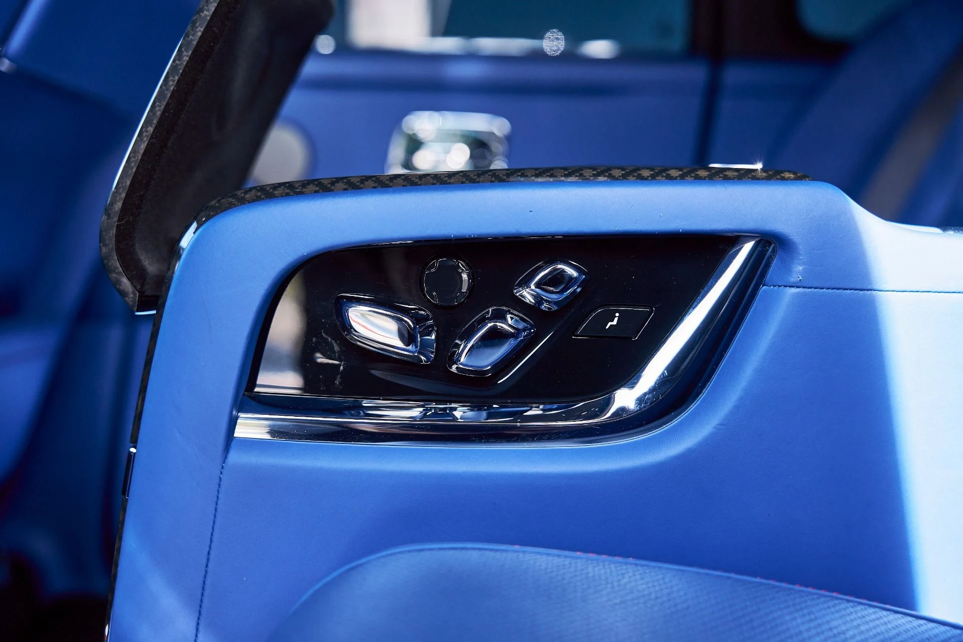 mph053_991056329_Used_2021_Rolls_Royce_Cullinan_Base_1770692245_61f7016fa0