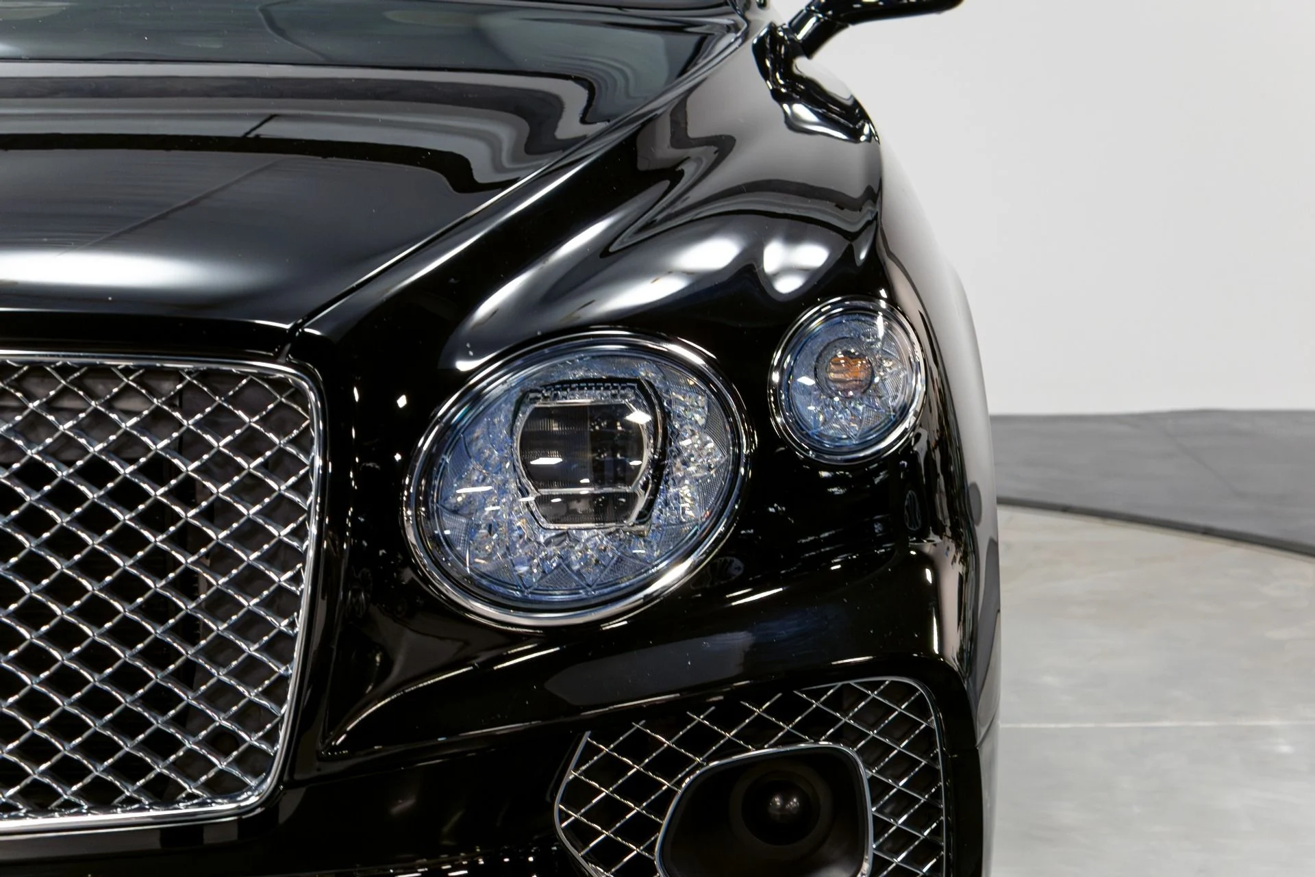 mph054_1018404989_Used_2021_Bentley_Bentayga_V8_First_Edition_1776782316_e3f1208184