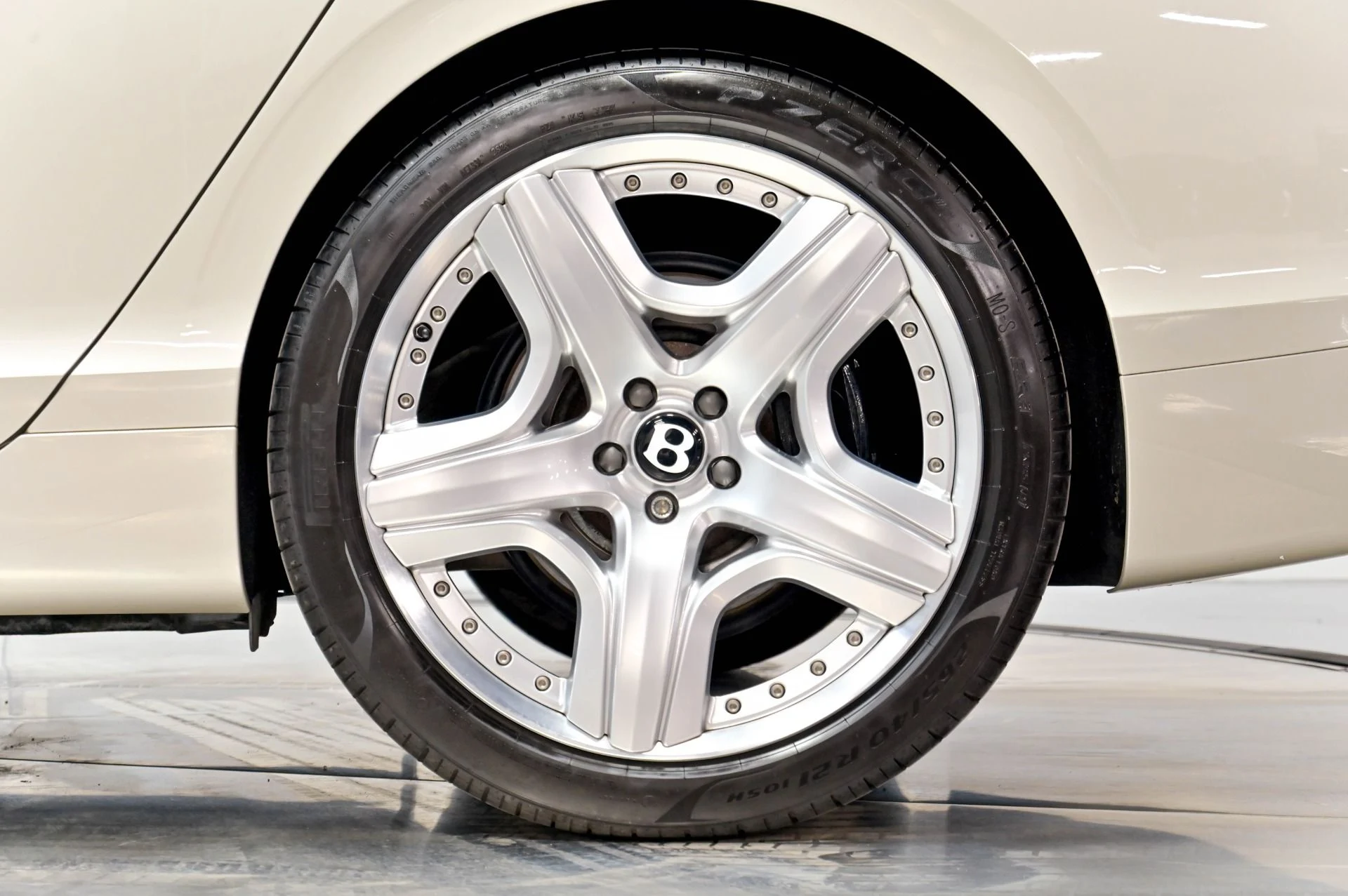 mph054_1034321104_Used_2015_Bentley_Flying_Spur_W12_1784214578_e90243cc6c