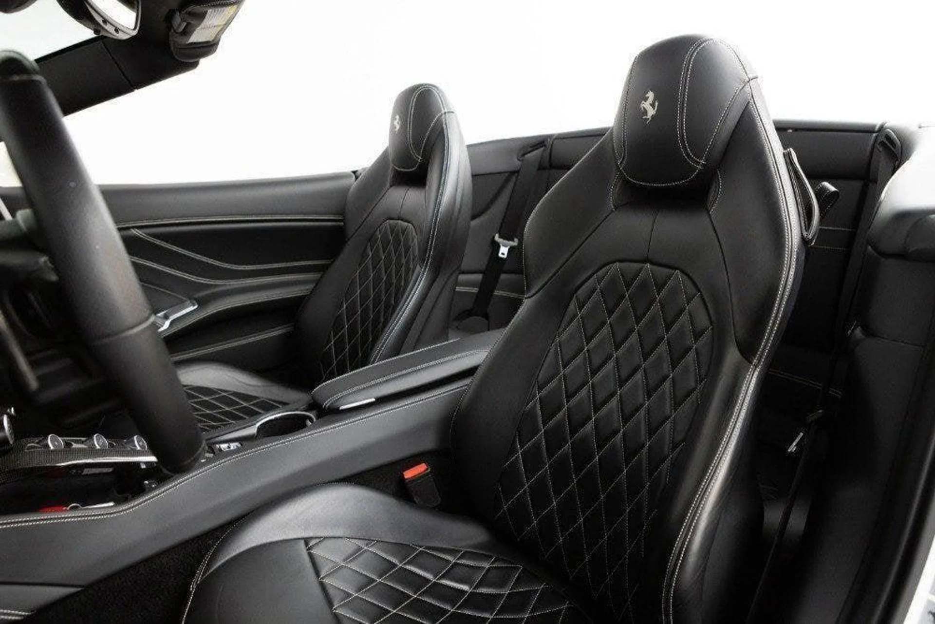 mph054_1052239470_Used_2016_Ferrari_California_T_1777368230_f5057d37e0