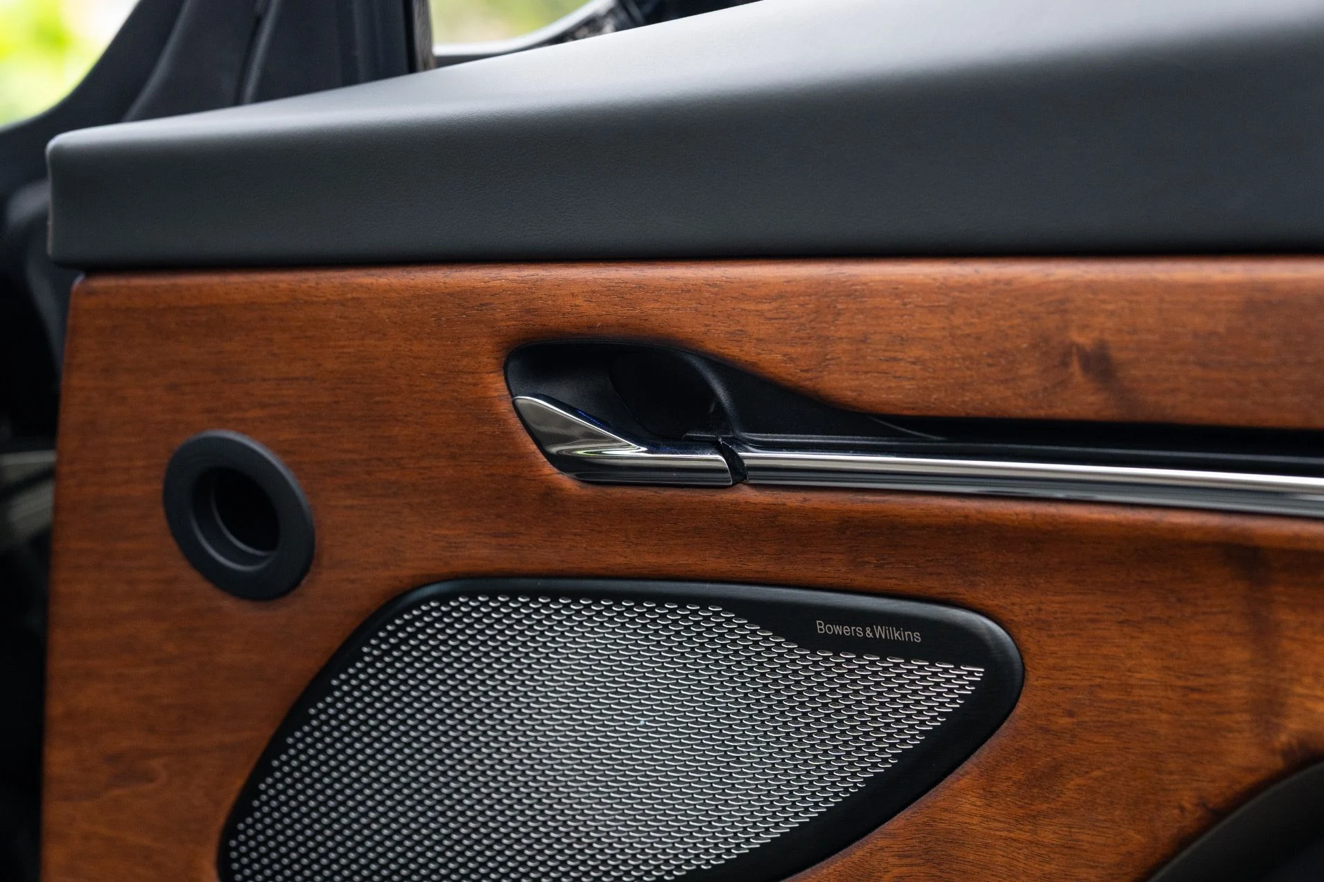 mph054_1073785196_Used_2024_Aston_Martin_DB_12_Volante_1777693541_ca6713ef71