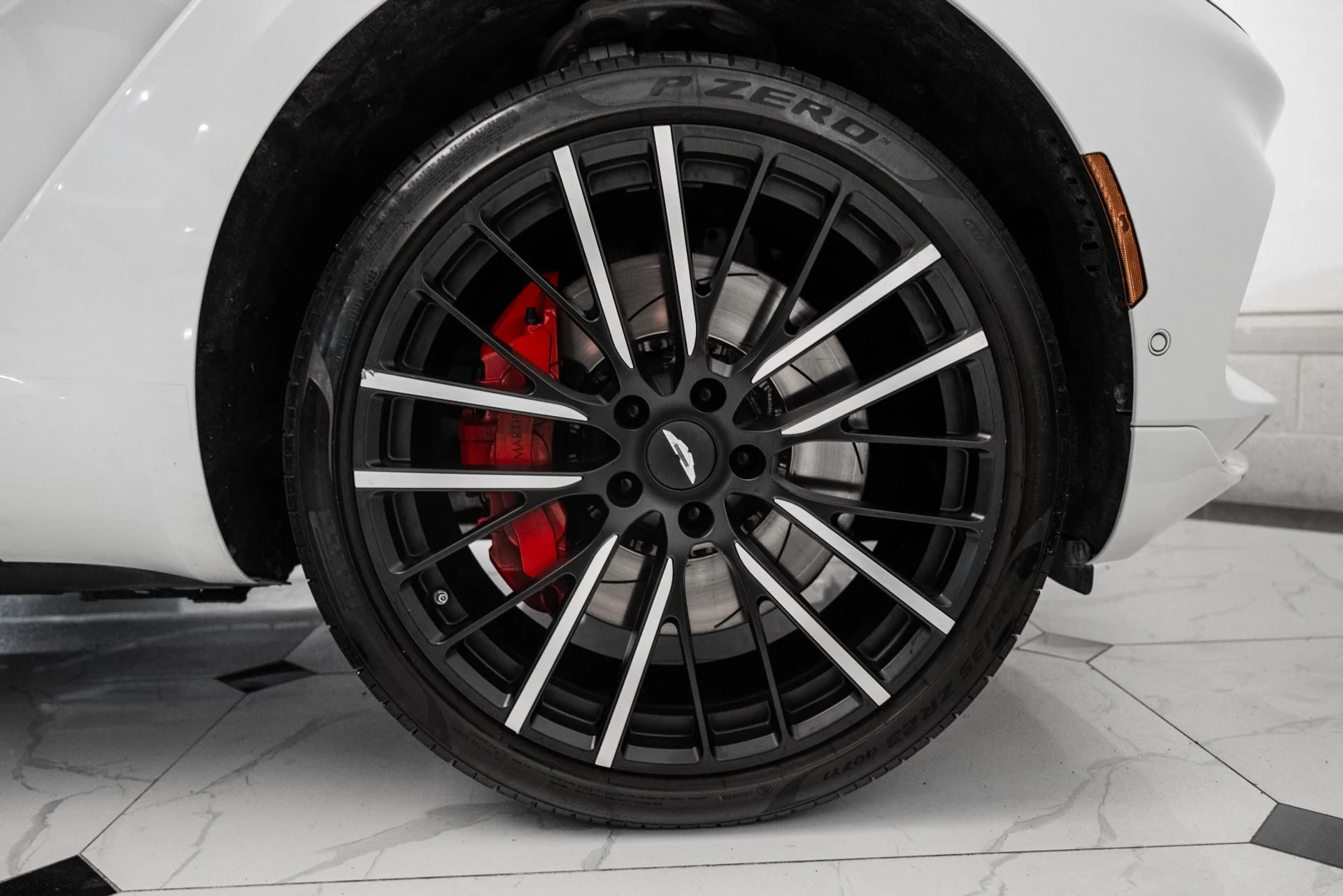 mph054_1091621977_Used_2023_Aston_Martin_DBX_1759420185_3472293eca