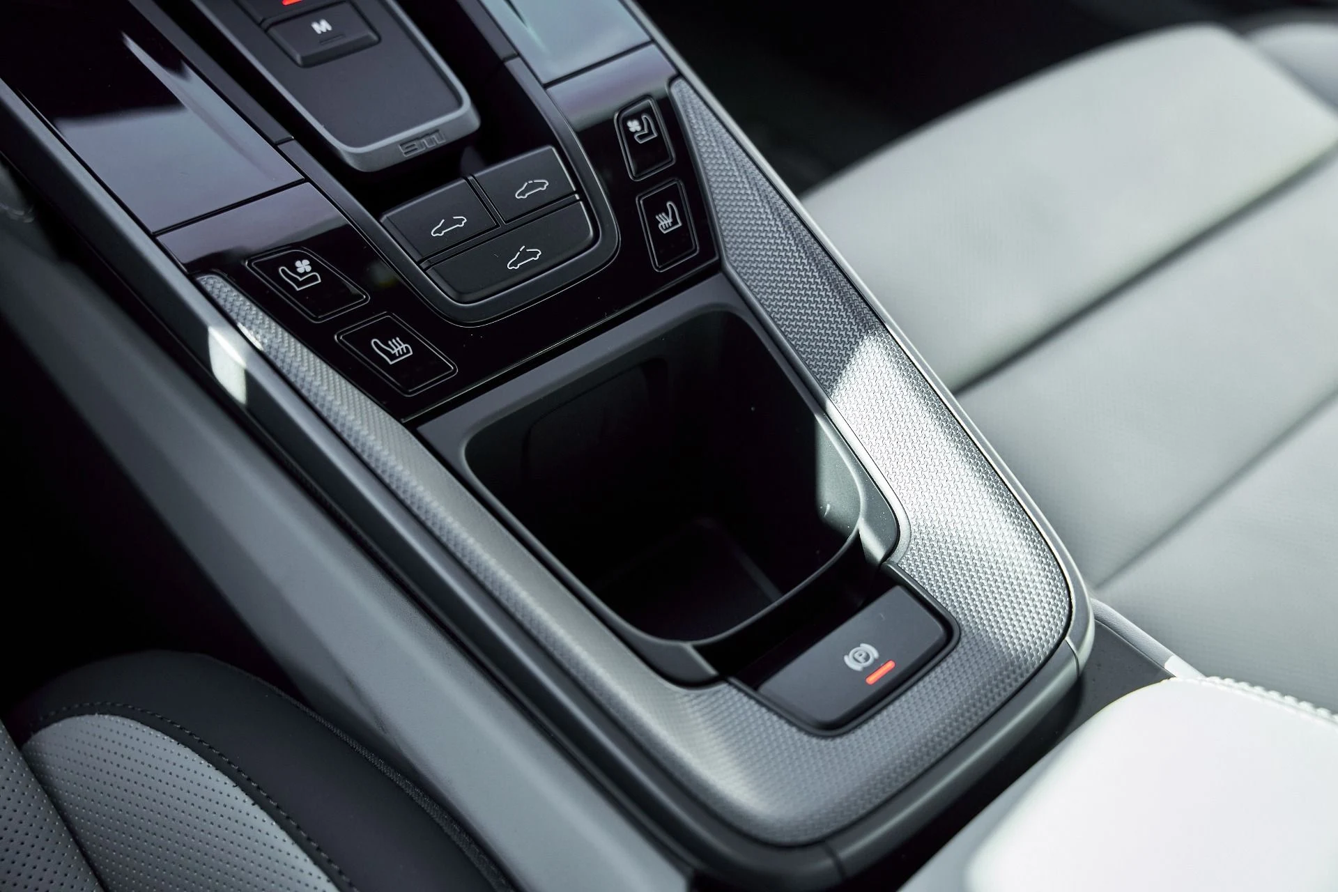 mph054_110009979_Used_2025_Porsche_911_Carrera_1768012399_2d30ce955d