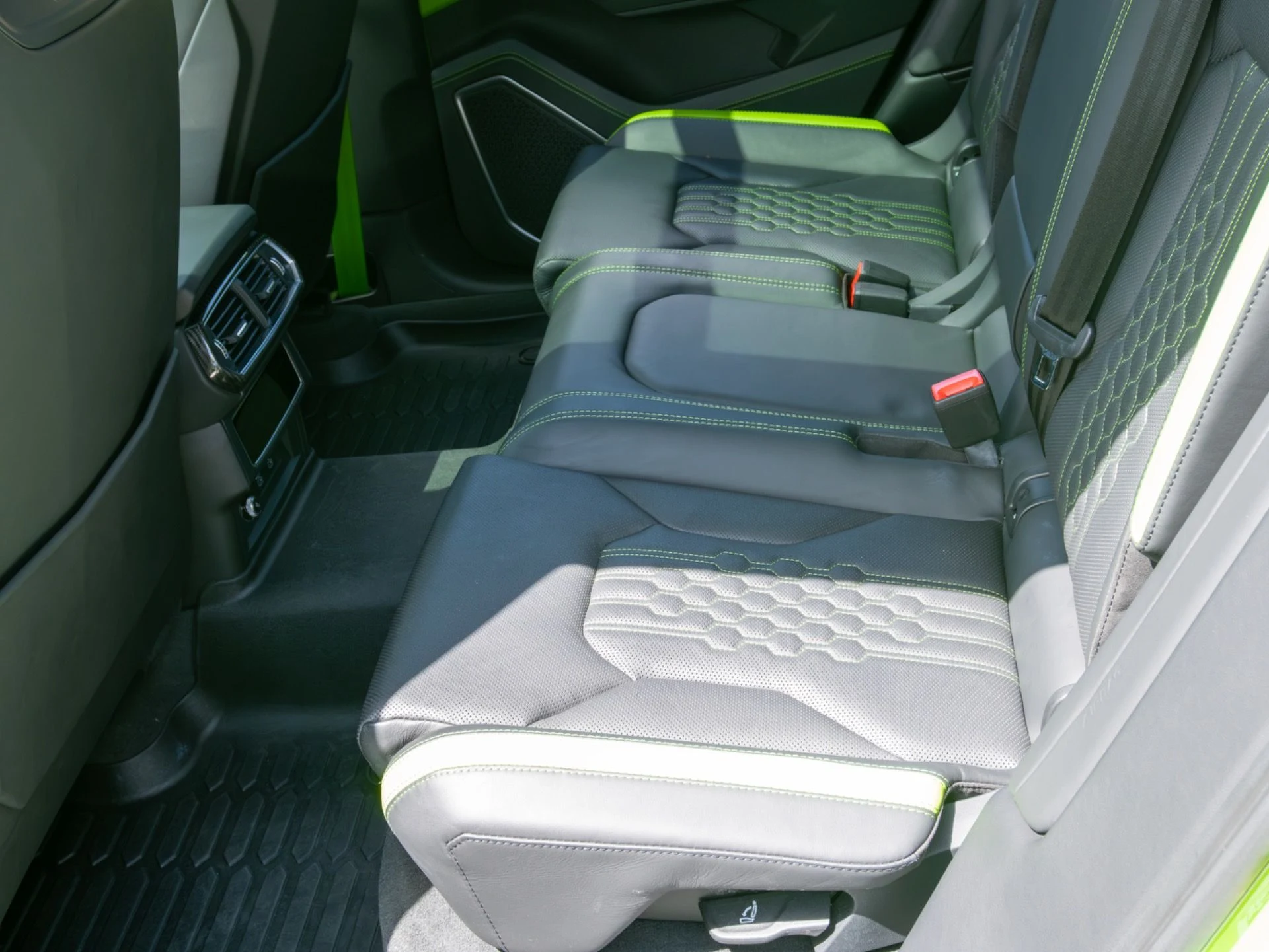 mph054_1112539723_Used_2024_Lamborghini_Urus_S_1775489540_4d50f5c210