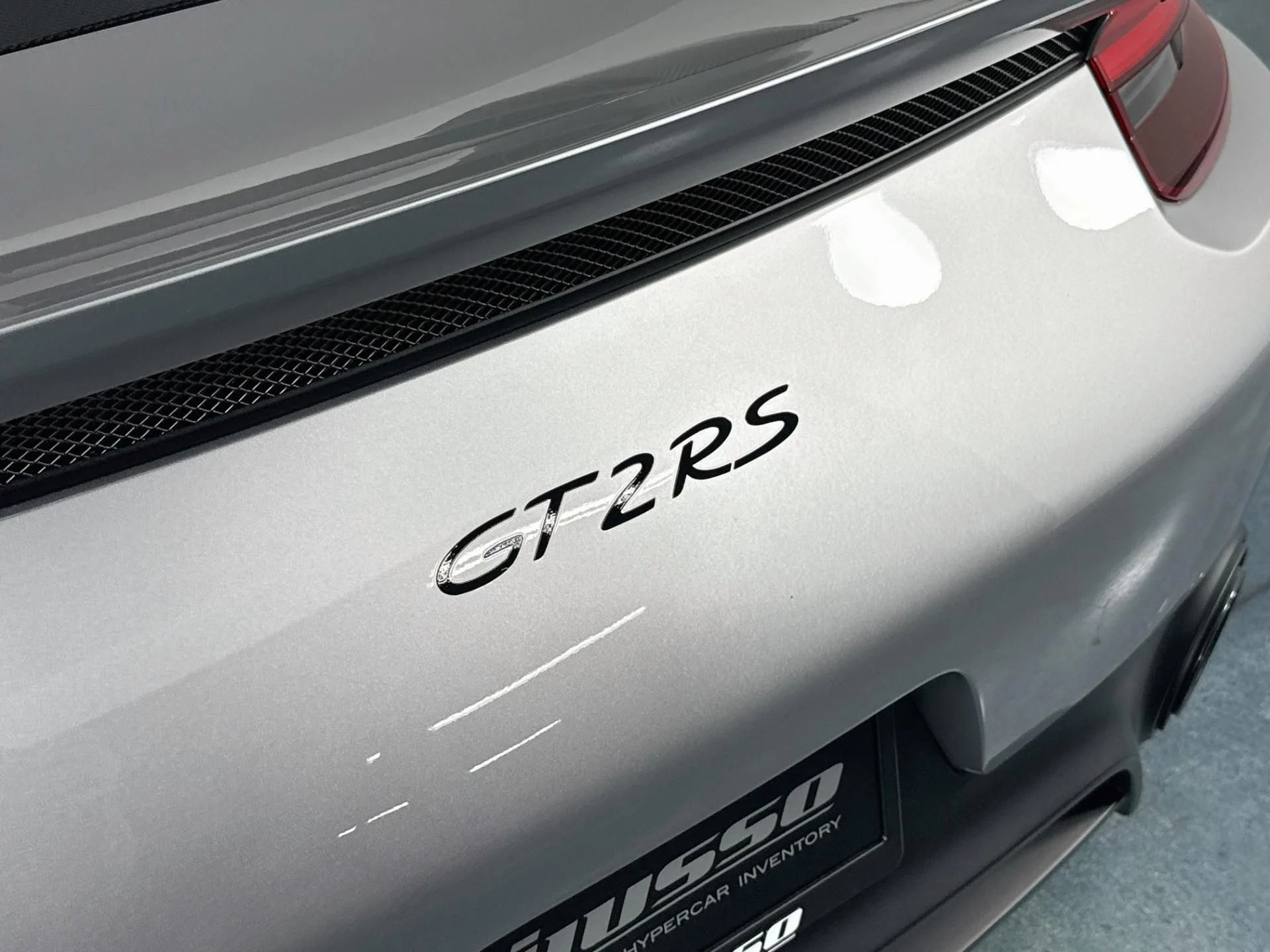 mph054_1157405658_Used_2018_Porsche_911_GT_2_RS_1785871801_7373e839f1