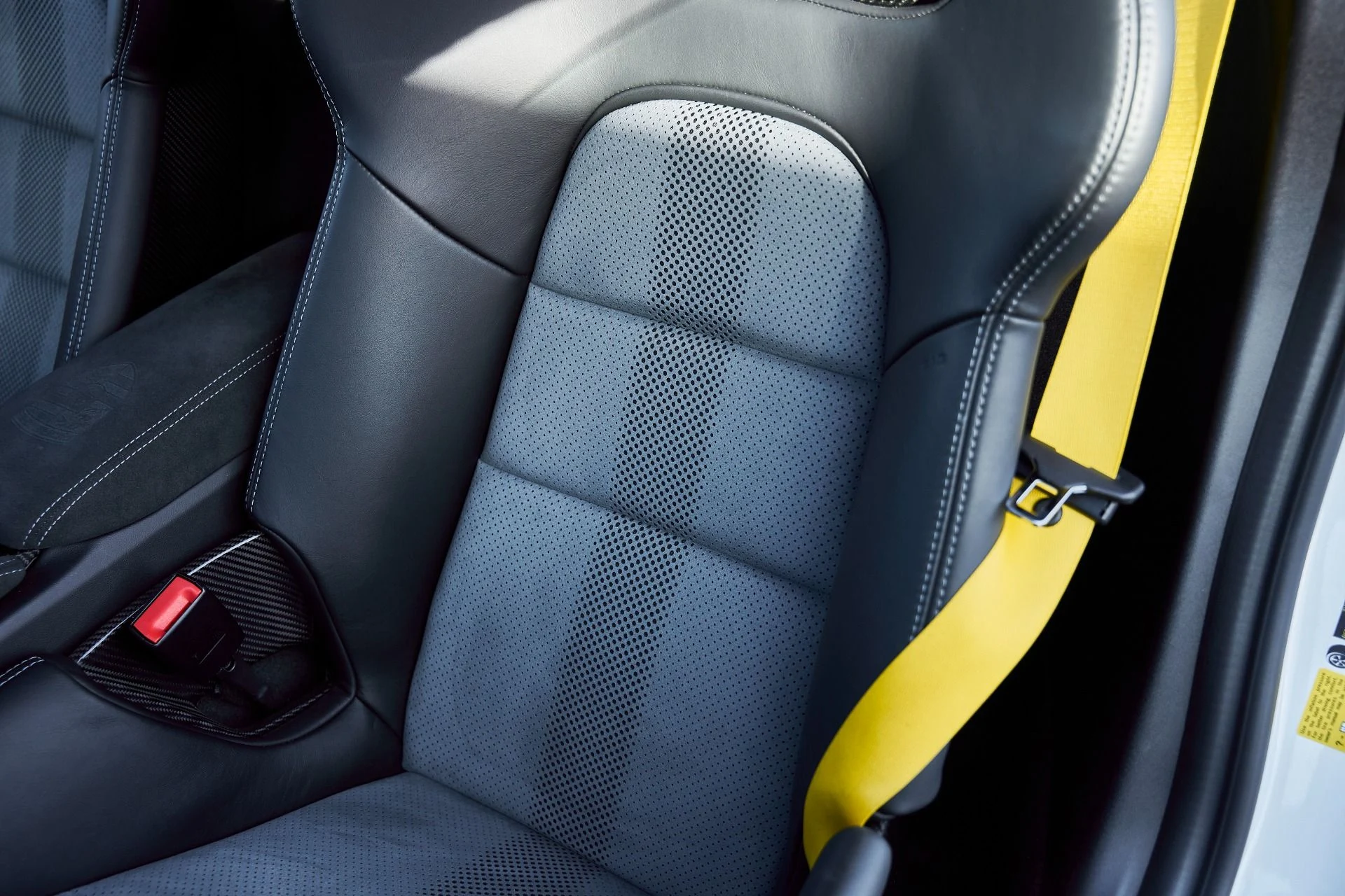 mph054_1192383335_Used_2024_Porsche_718_Cayman_GT_4_RS_1766514240_fc0cbcc508