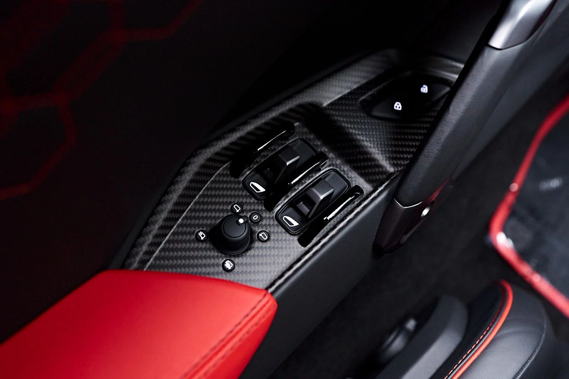 mph054_1223205030_Used_2024_Lamborghini_Revuelto_Base_1732929046_0e7e4ce0f1