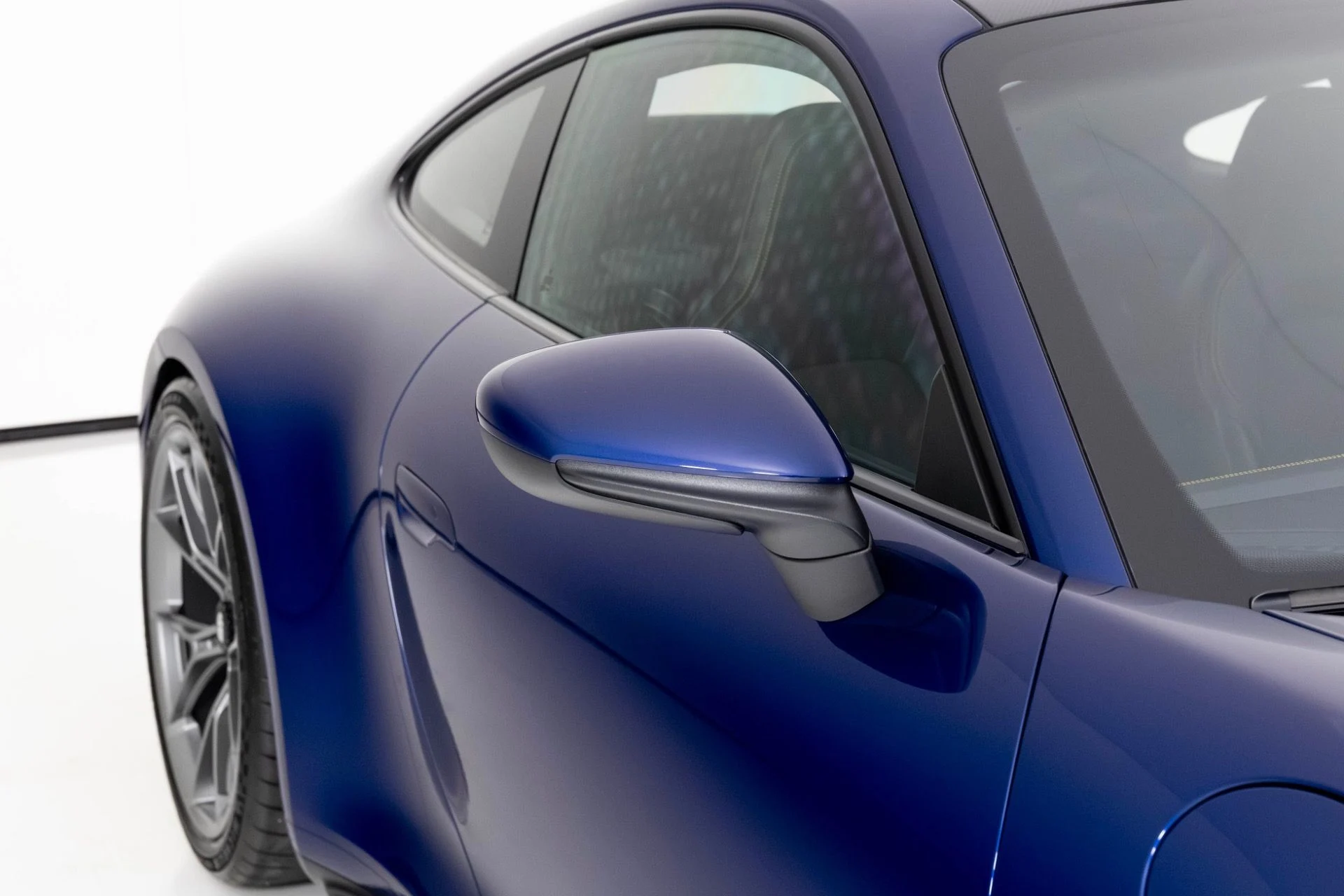 mph054_12295072_Used_2022_Porsche_911_GT_3_Touring_1764706409_4893923a80