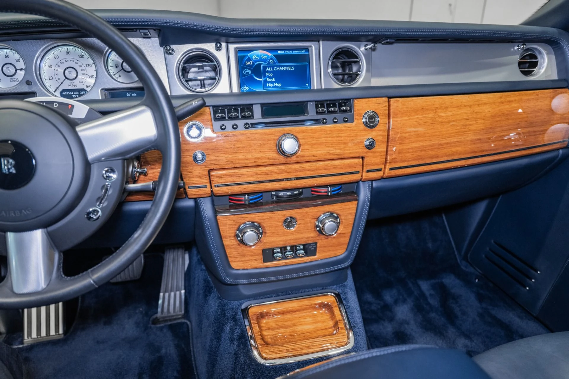 mph054_127469275_Used_2011_Rolls_Royce_Phantom_1782236449_6f9e904c94