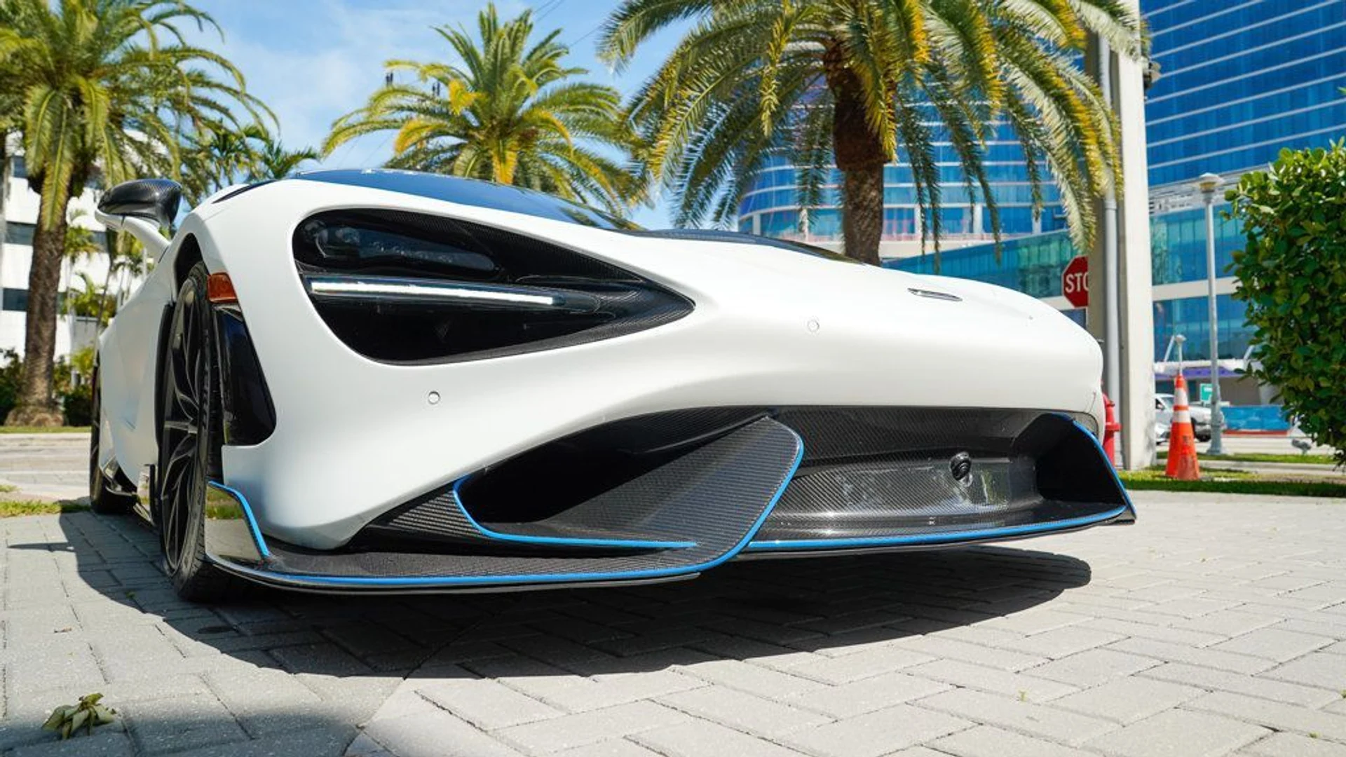mph054_12761605_used_2021_mclaren_765lt_coupe_14354_22828181_55_1024_50dd3819ea