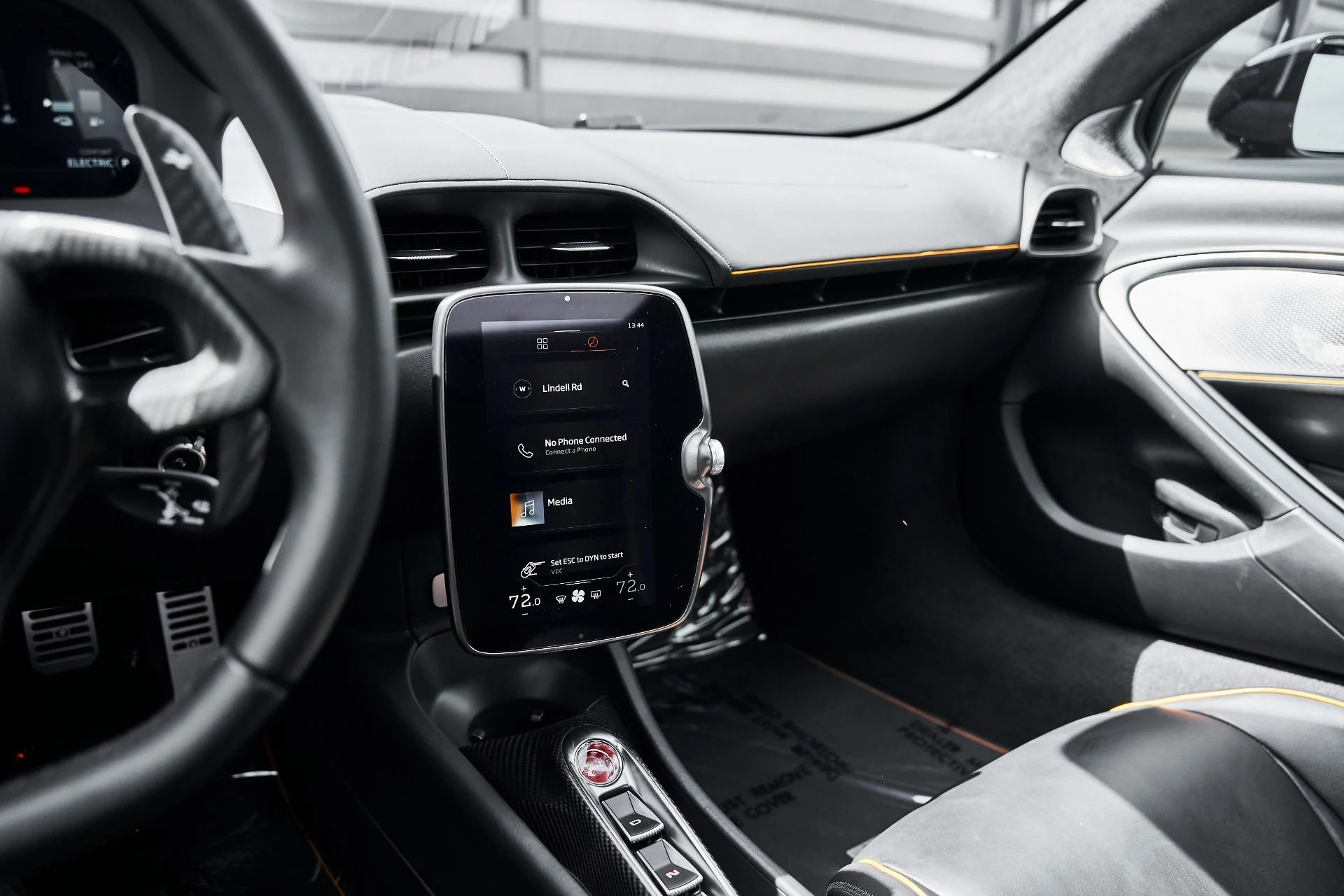 mph054_1311375313_Used_2024_Mc_Laren_Artura_1775583405_86294f3dca