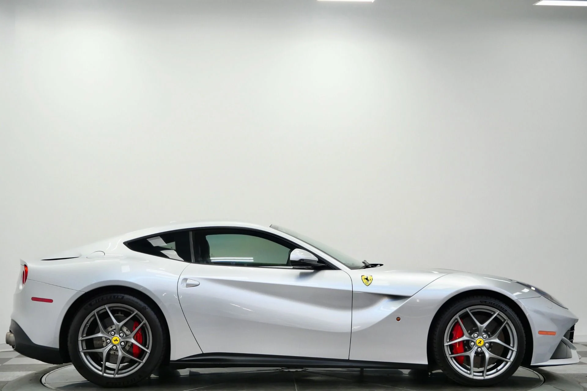 mph054_1317862644_Used_2015_Ferrari_F12berlinetta_Extensive_Interior_Carbon_Fiber_Diamond_Stitching_1790872038_b8aa3facc8