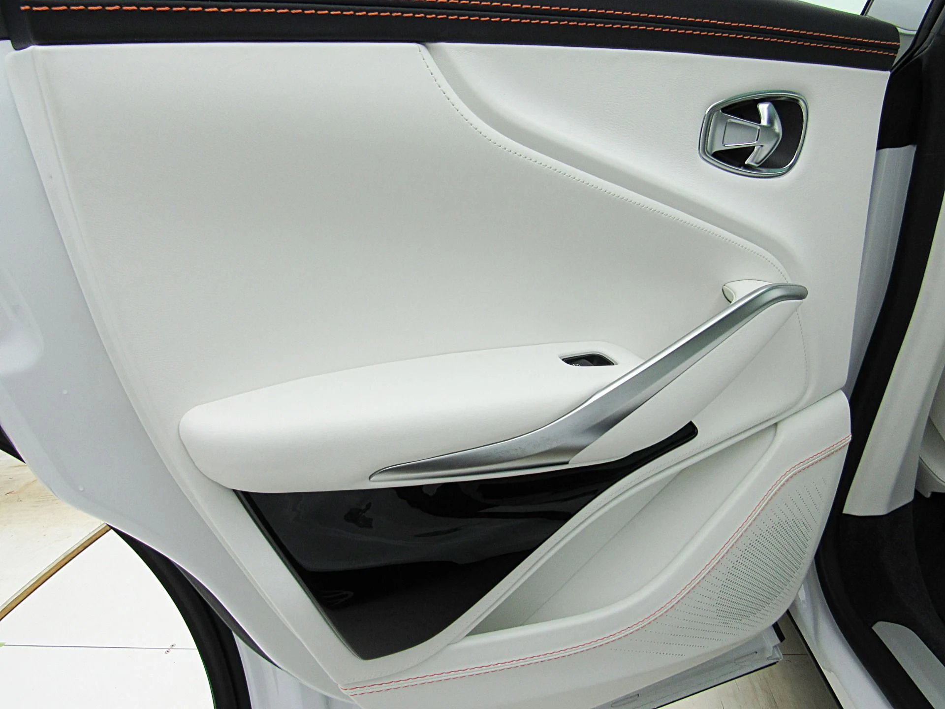 mph054_1330179006_Used_2023_Aston_Martin_DBX_707_841271a059