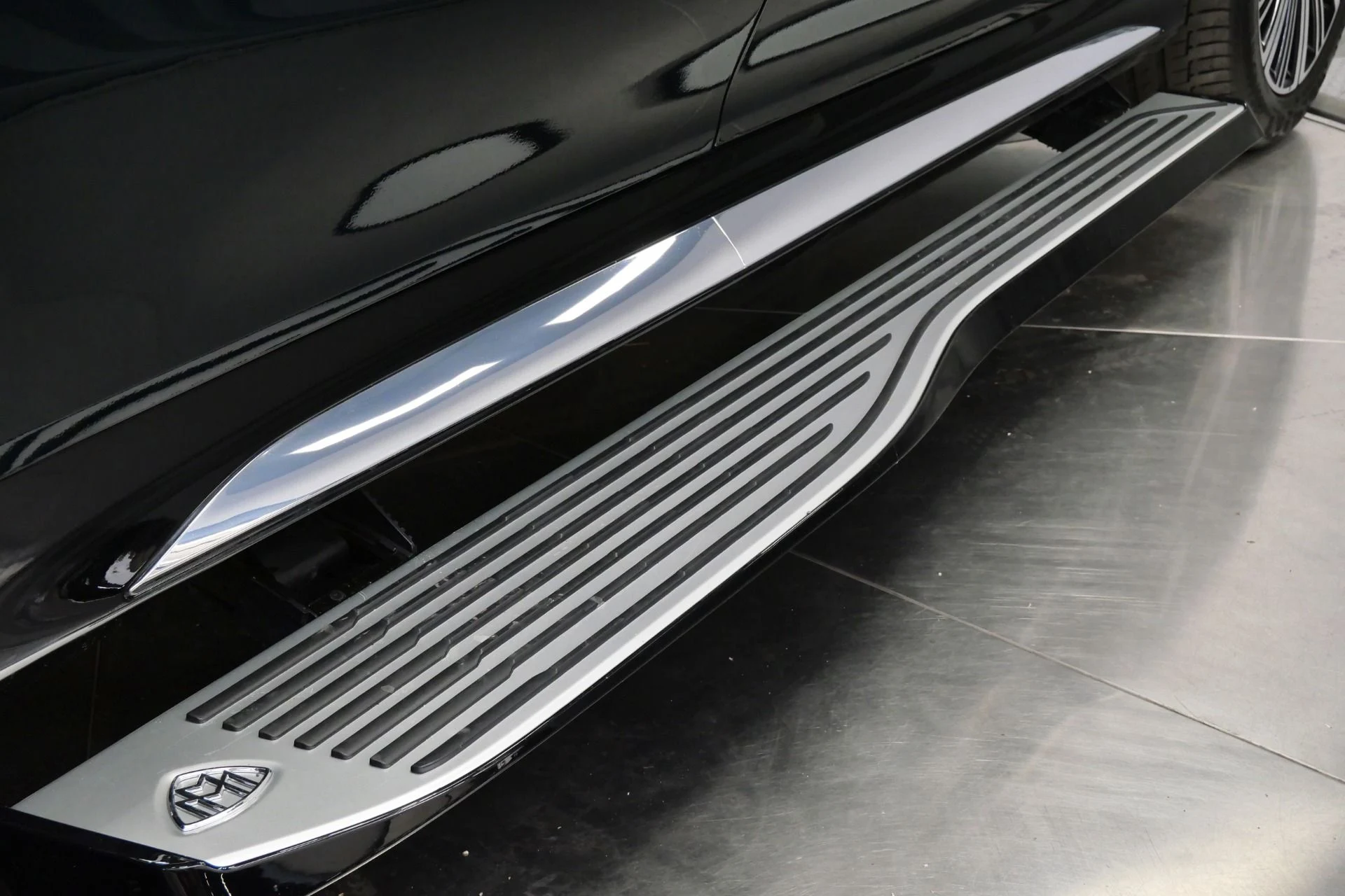 mph054_1332236793_Used_2022_Mercedes_Benz_Maybach_GLS_600_4_MATIC_Beautiful_Colors_Four_Seat_Configuration_Walnut_Trim_1776795080_5fdcacb9b0