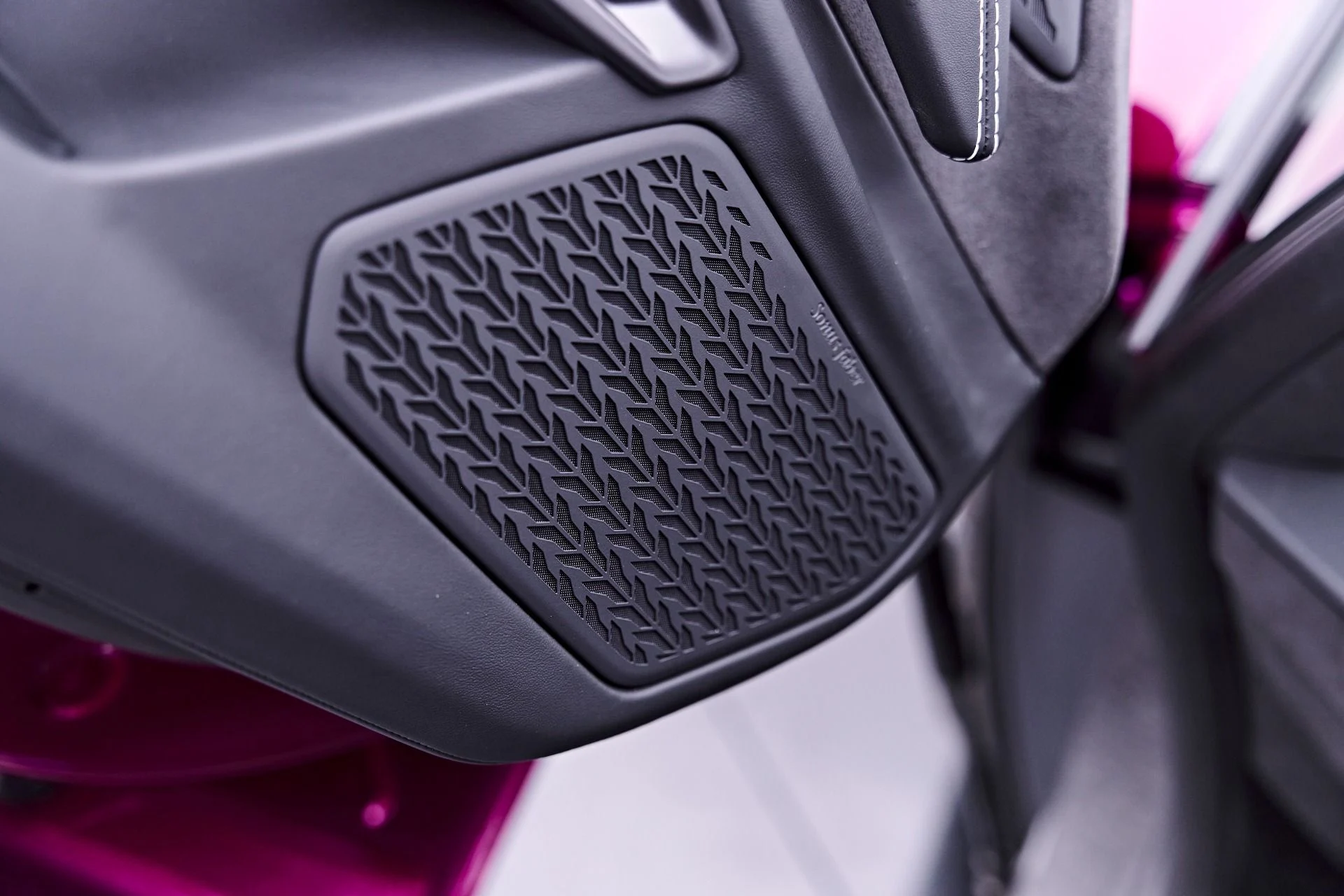 mph054_1341159653_Used_2025_Lamborghini_Revuelto_Base_1782965105_e4391b8d45