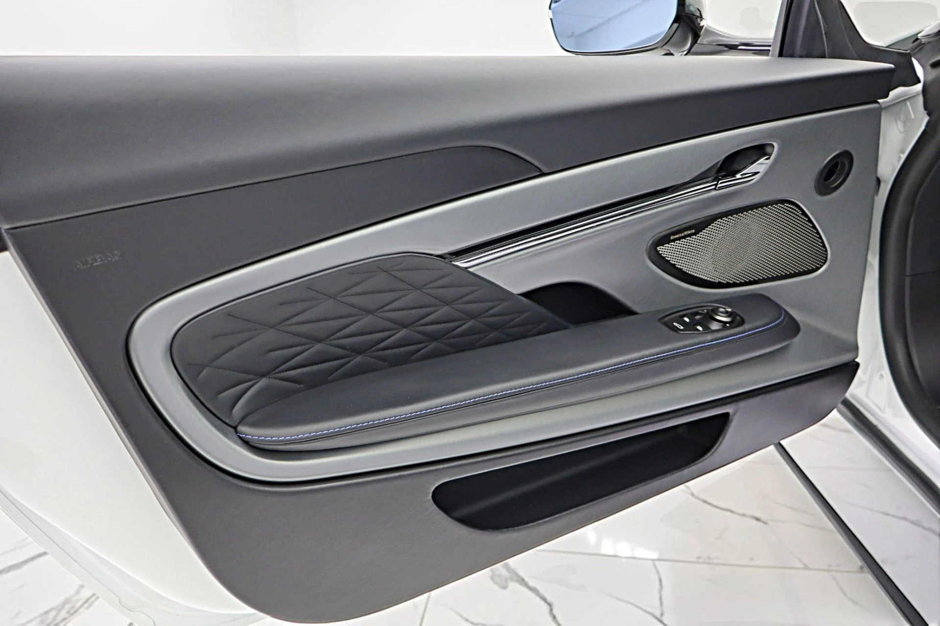 mph054_1358592431_Used_2024_Aston_Martin_DB_12_Volante_60a83e6ac2