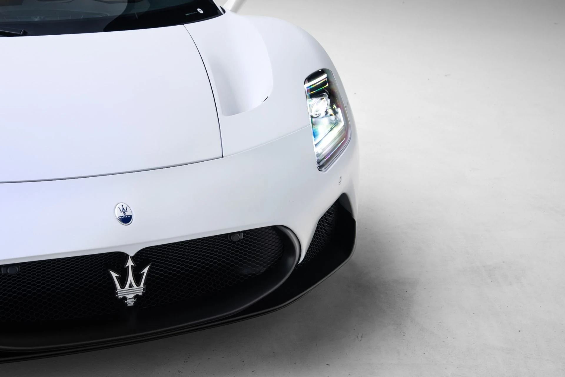 mph054_1364702676_Used_2023_Maserati_MC_20_1771372759_f099a85877