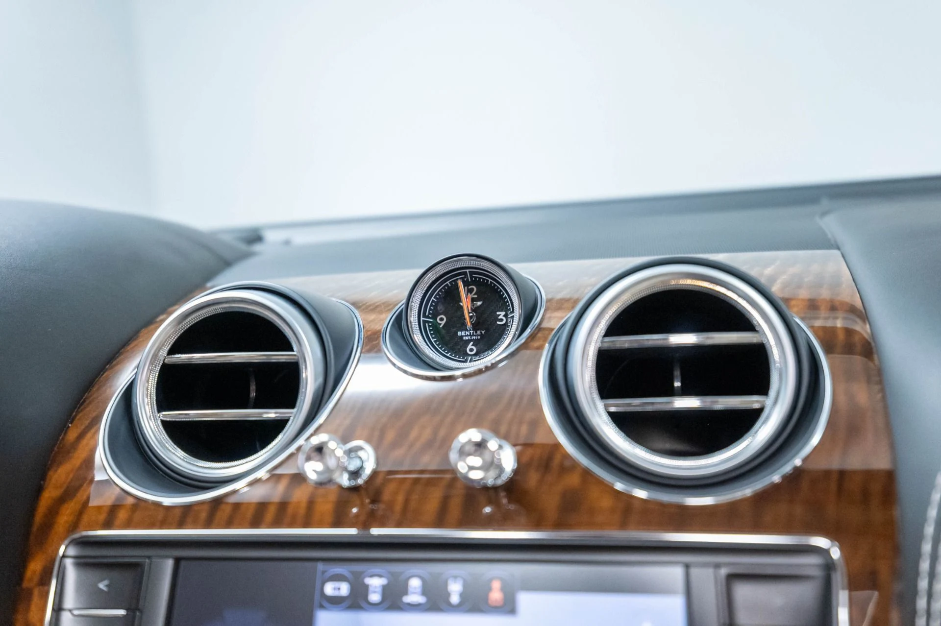 mph054_137963786_Used_2017_Bentley_Bentayga_W12_1787159716_c036519b3e
