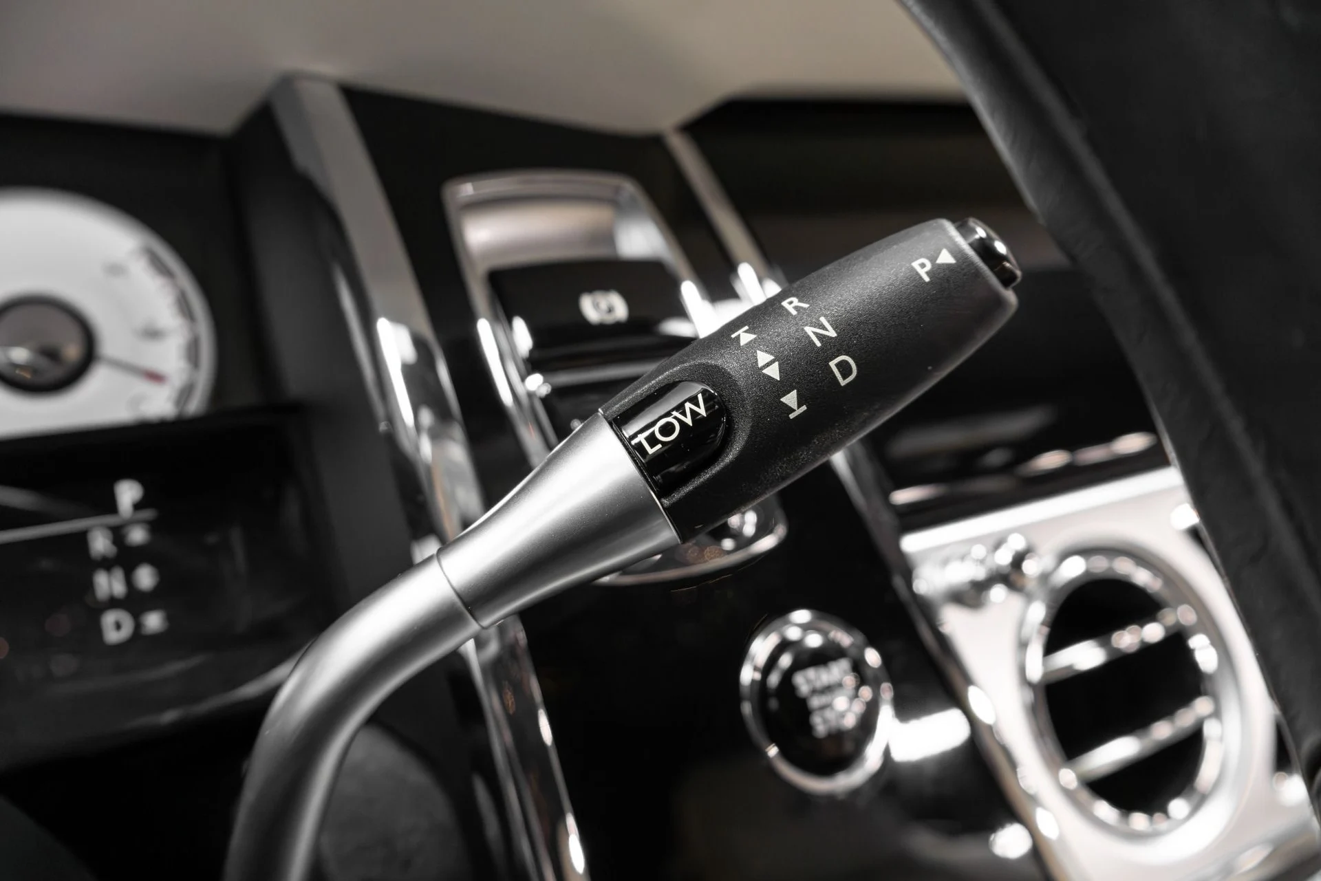 mph054_1390133120_Used_2016_Rolls_Royce_Wraith_1765322495_ffa632f61b