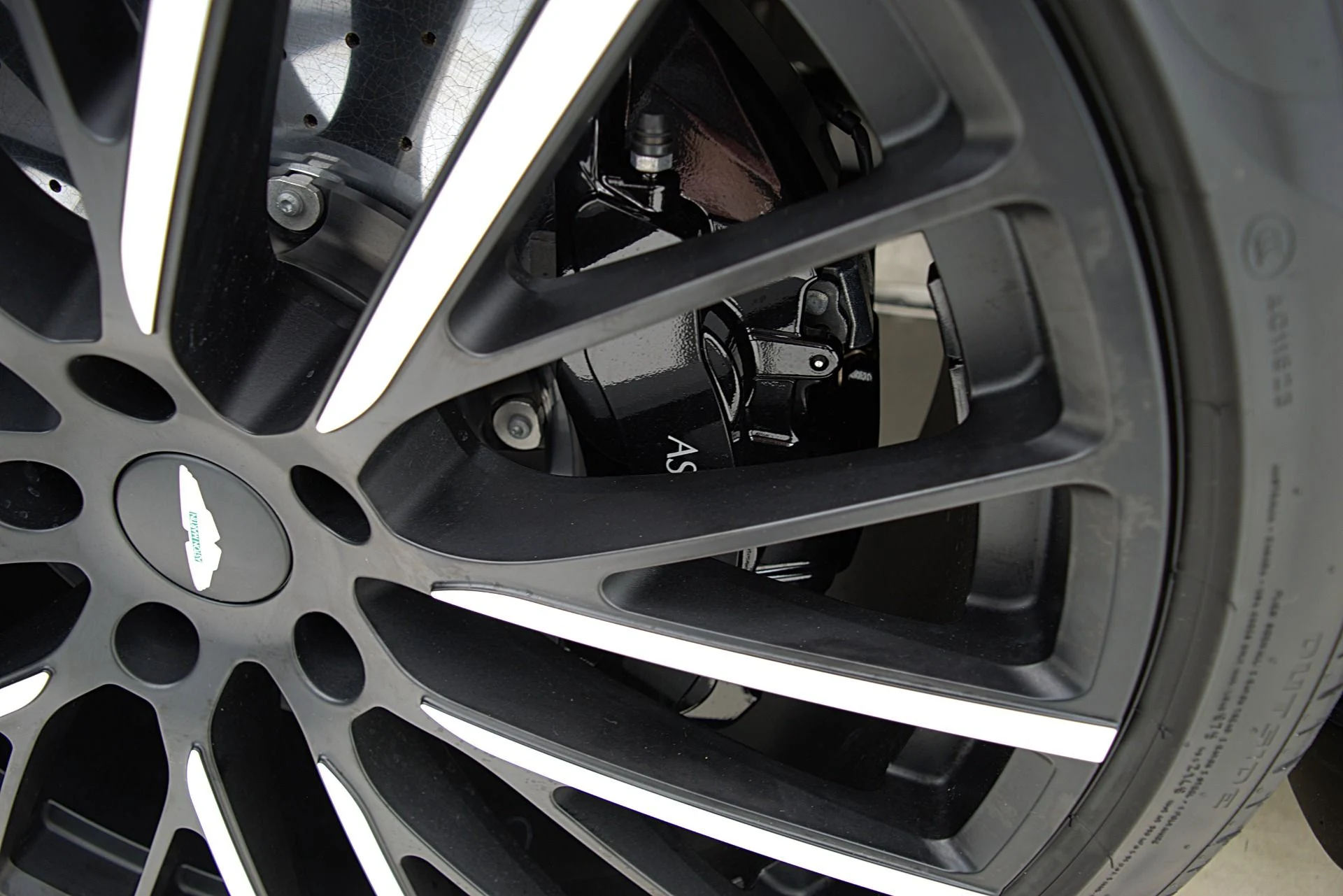 mph054_1402211897_Used_2023_Aston_Martin_DBX_707_d3de6a235a