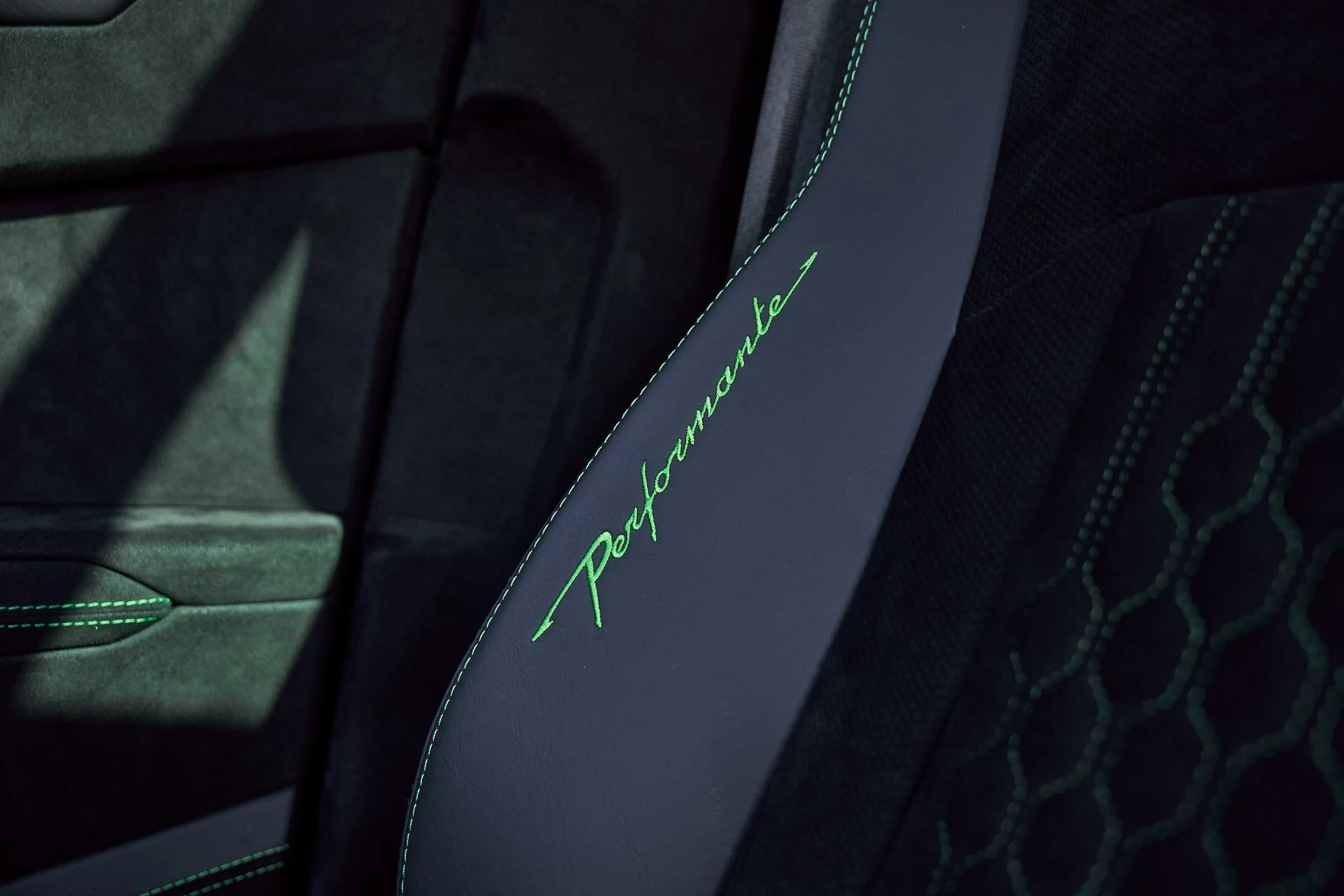 mph054_140854226_Used_2024_Lamborghini_Urus_Performante_1770171900_376edde826